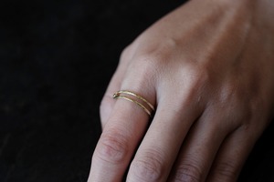 2本から1本の指輪　（gold）