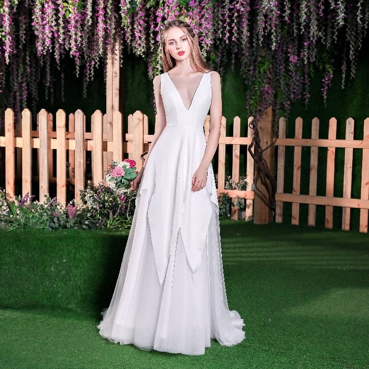 ウエディングドレス ホワイト ソフトチュール タフタ素材 深Vネックド  