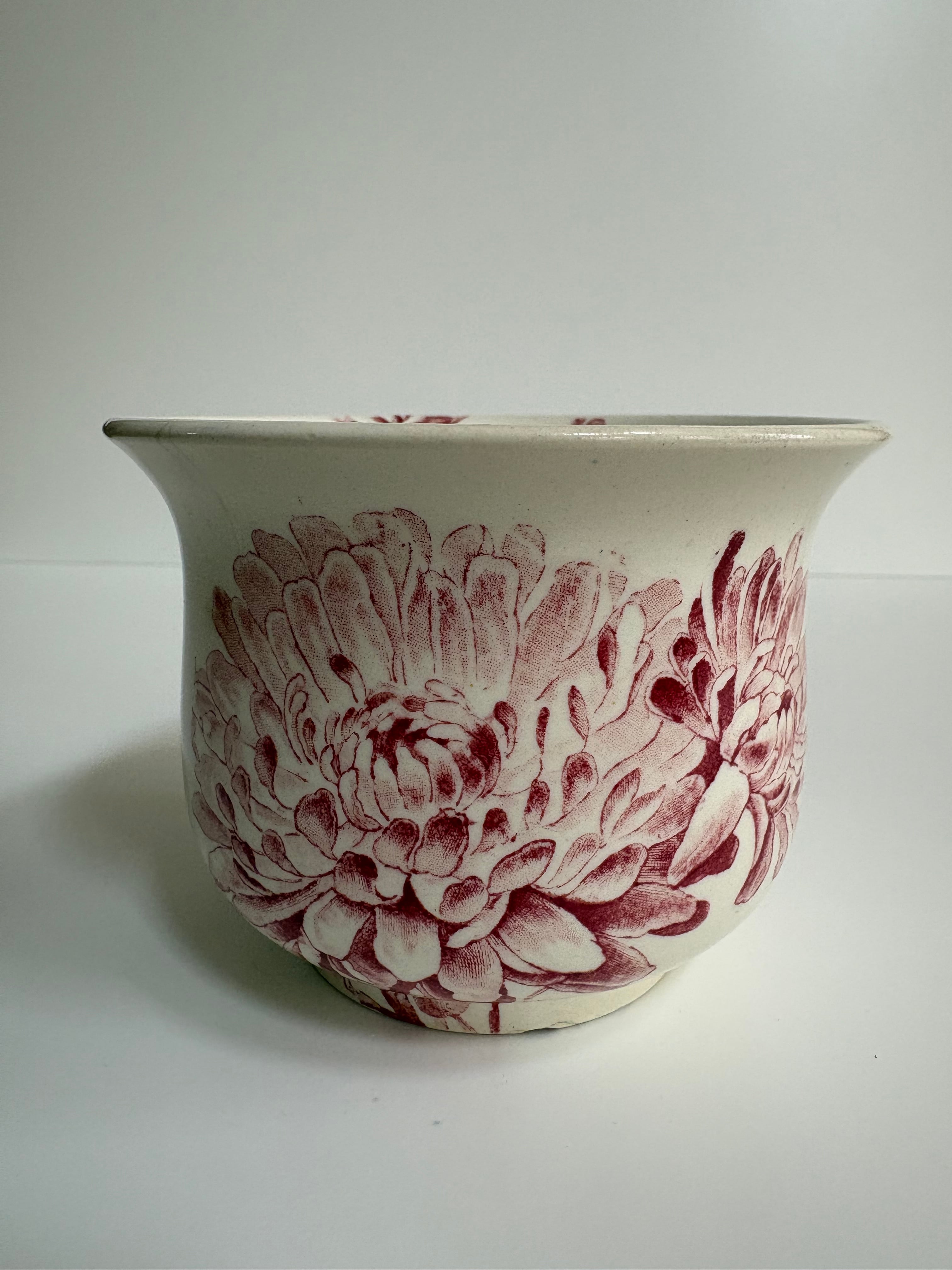 菊模様のコップ（ピンクの花絵付け）｜イギリスアンティーク