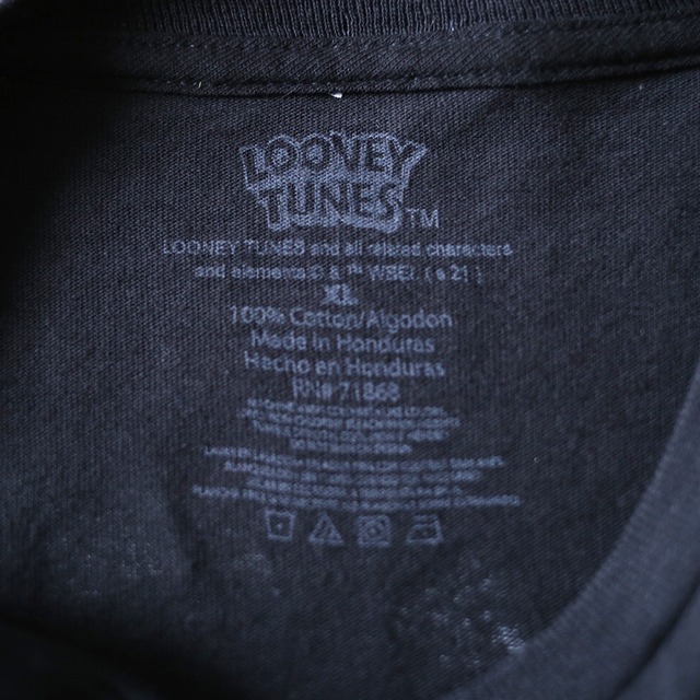 "LOONEY TUNES" random position character design l/s tee