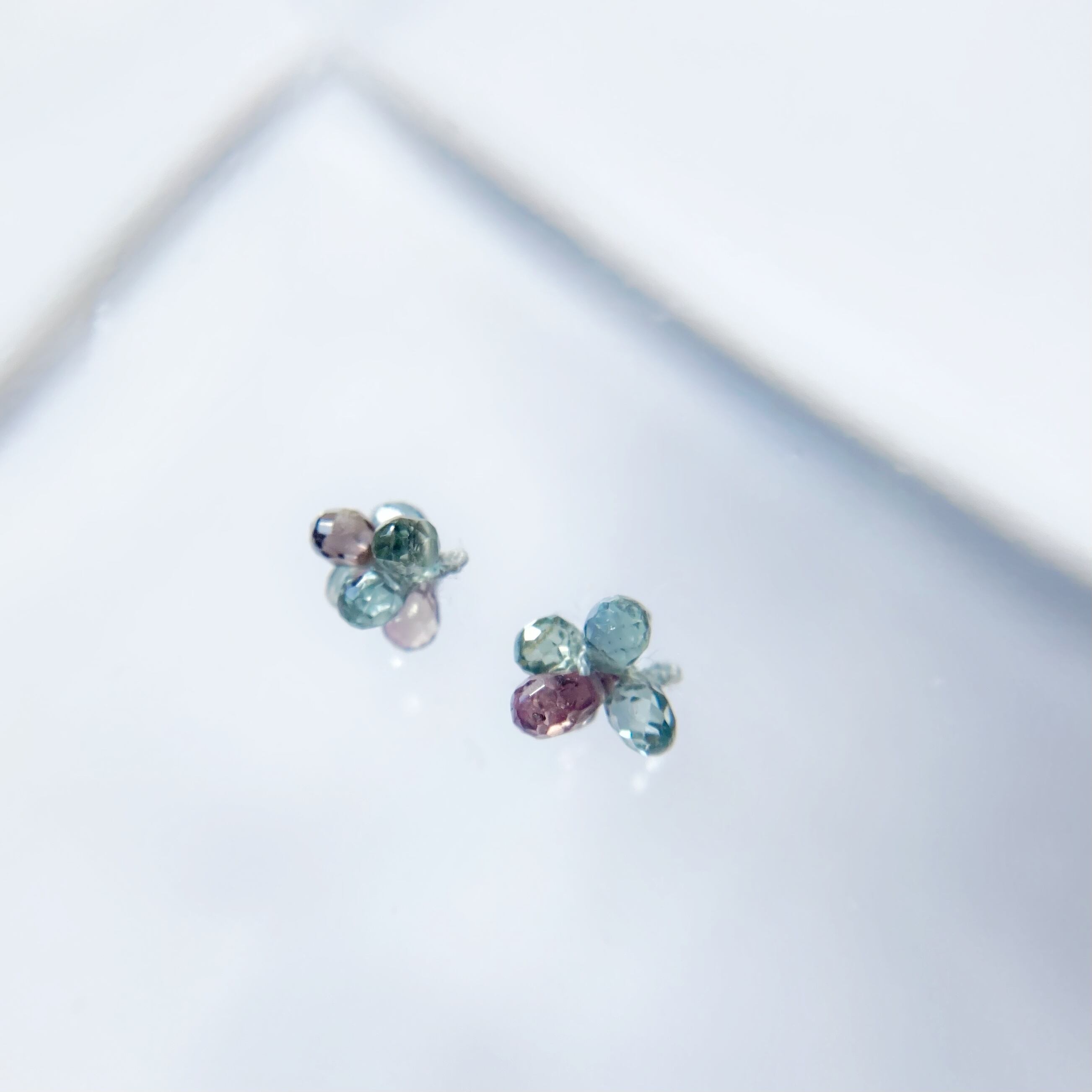 カラーシフトサファイア earrings