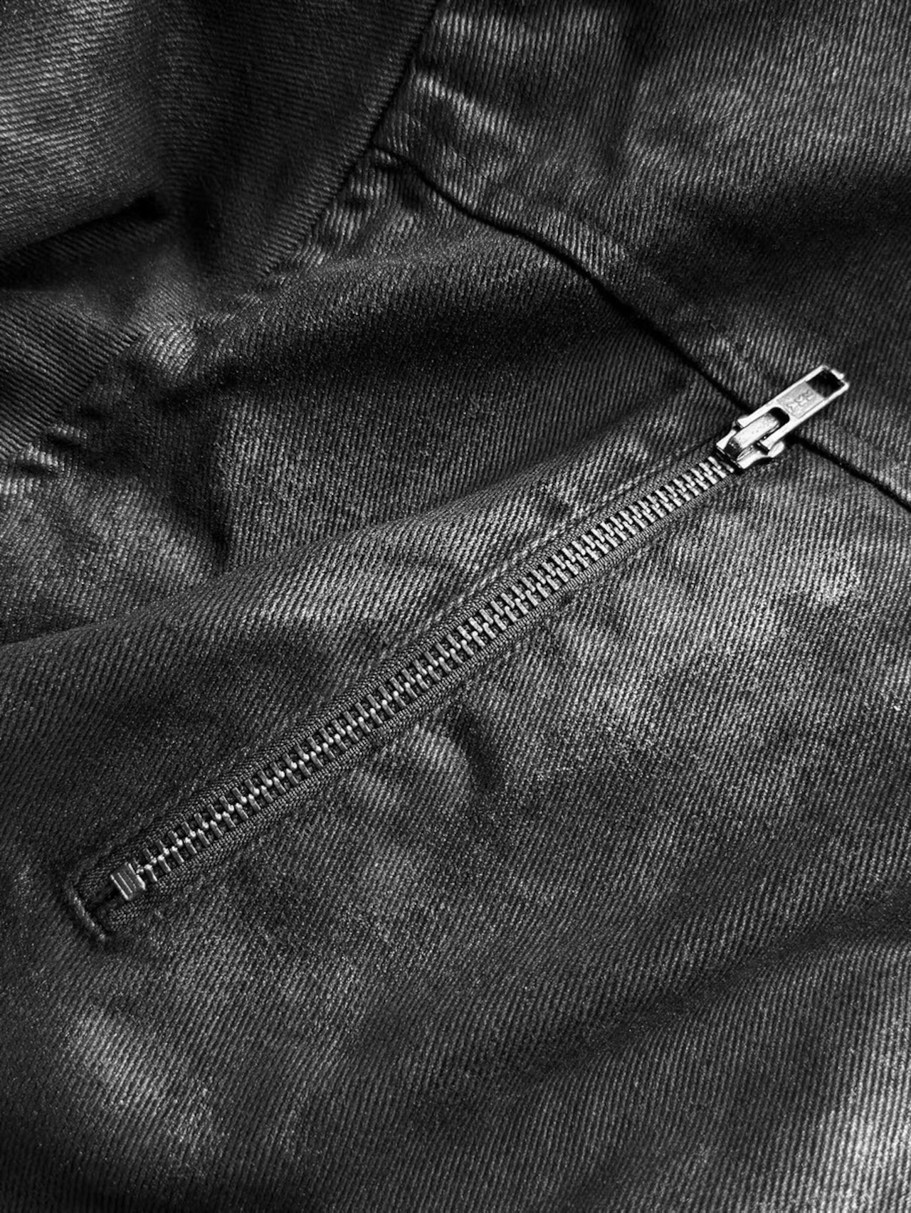【CinderVein】Wax Coated Distressed Bomber Jacket