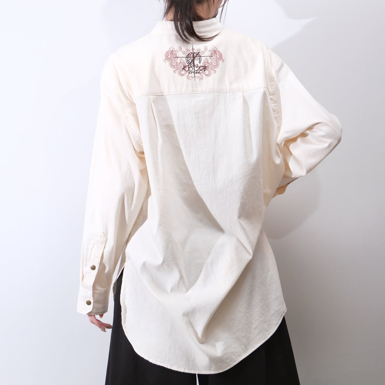 龍刺繍入りヘンリーネックシャツ | Desoro Works