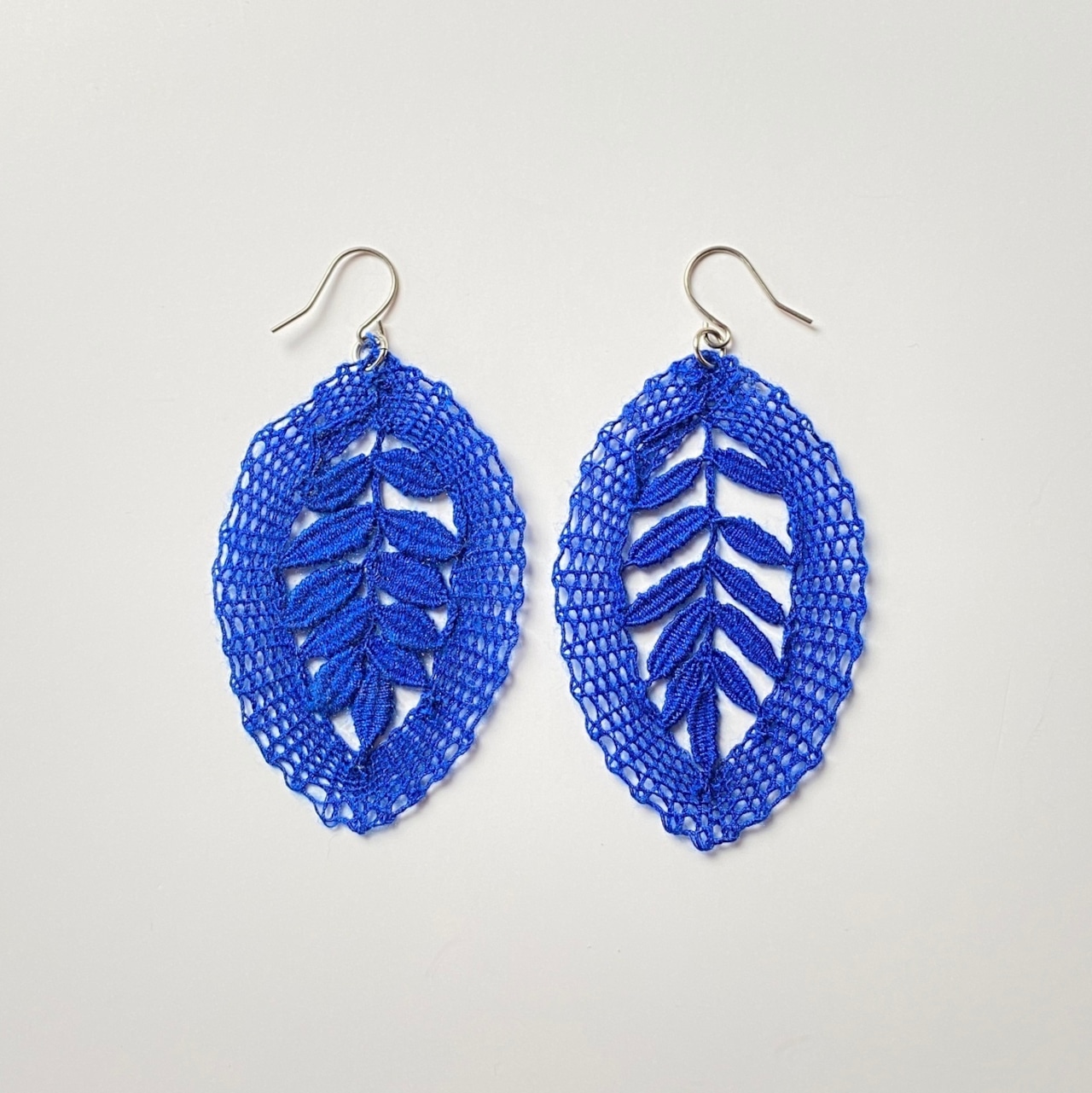 【手編みレースアクセサリー】ピアス& イヤリング ボビンレース リーフ