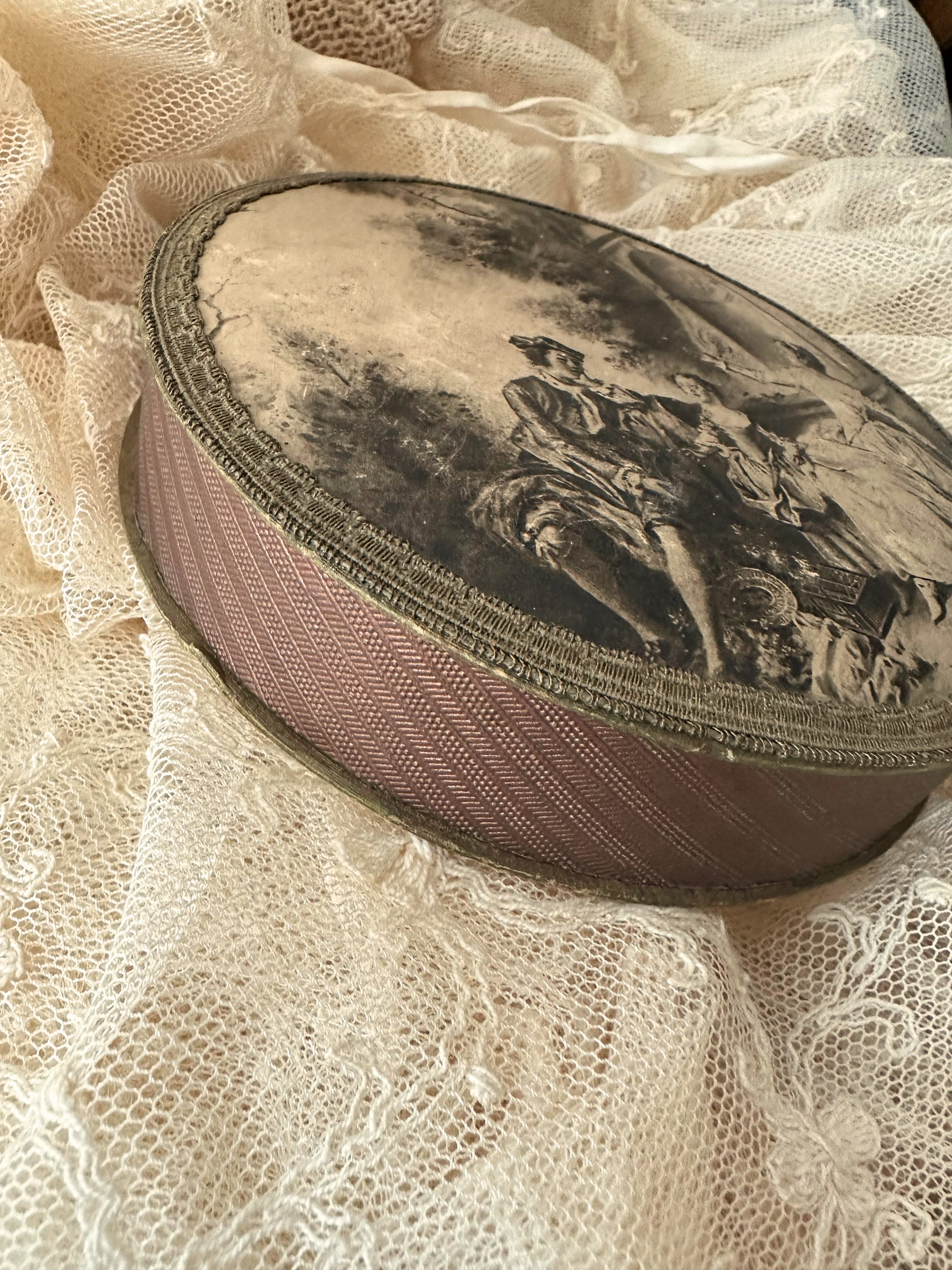 ドラジェボックス 砂糖菓子の紙箱 円形 | Brocante de La Cocotte