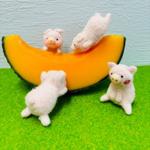 羊毛フェルト 子ぶたさん 置物 4種