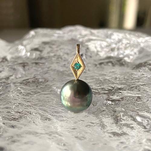 K18 South Sea Pearl × Dia-motif Pendant Head＜PARAIBA TOURMALINE＞／K18南洋真珠×ダイヤモチーフペンダントヘッド＜パライバトルマリン＞