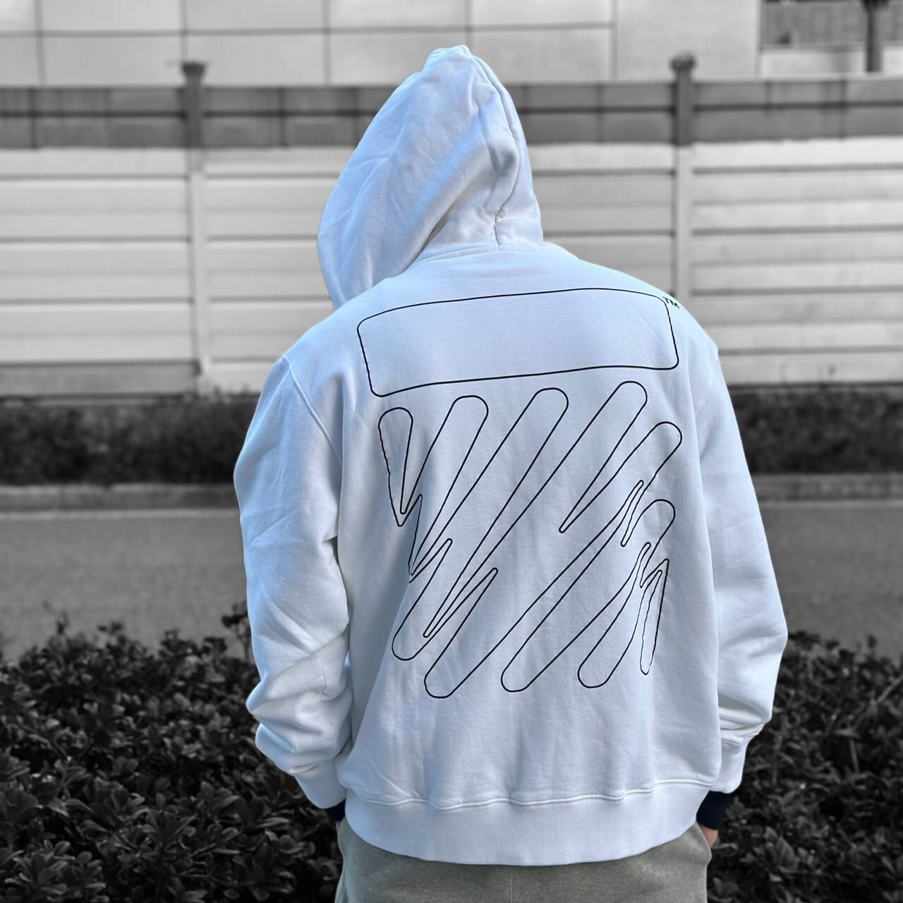 よろしくお願いします【Off-White】WAVE OUTL SLIM HOODIE 黒XXLサイズ