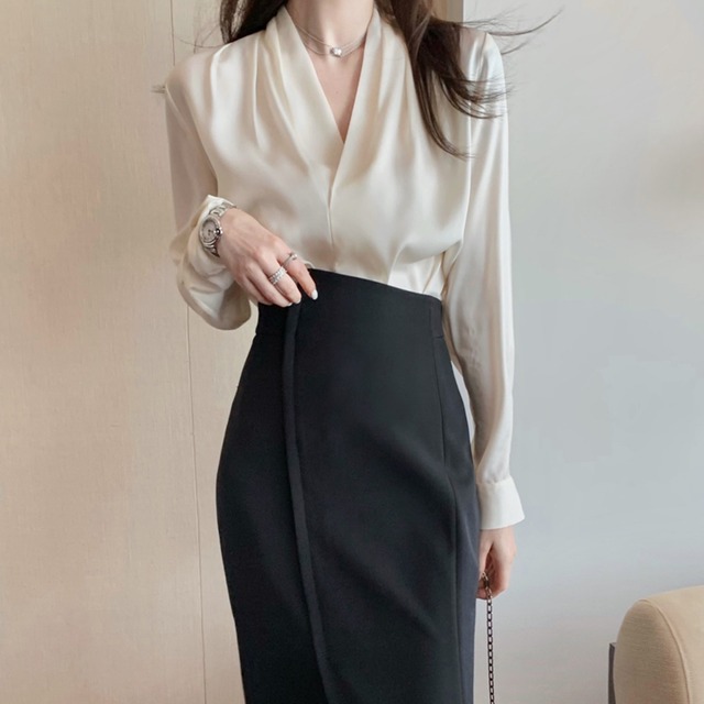 トップス レディース 送料無料 2色 タック Vネックシャツ フレア カシュクール パフスリーブ ブラウス フレアスリーブ 長袖 パフスリーブ ノーカラー 透け感 おしゃれ スタイル 体型カバー きれいめ エレガント クラシカル フェミニン オフィス 通勤 OL お出かけ リゾート キュート ガーリー かわいいフリーサイズ 上品  レース  ナチュラル  ロマンチック ブラウス フェミニン レーシー フラワーレース バルーンスリーブ アプリコット ネイビー