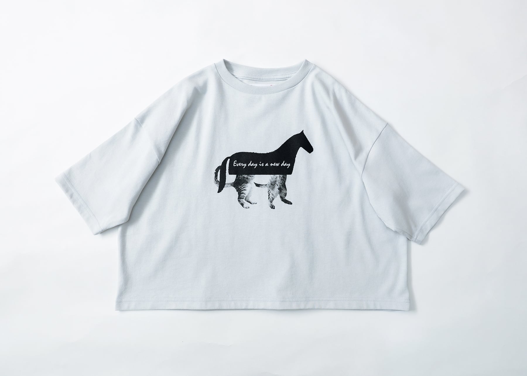 【26AW】michirico(ミチリコ)Hidden Cat T グレイッシュホワイト(L/XL)長袖Tシャツ 馬