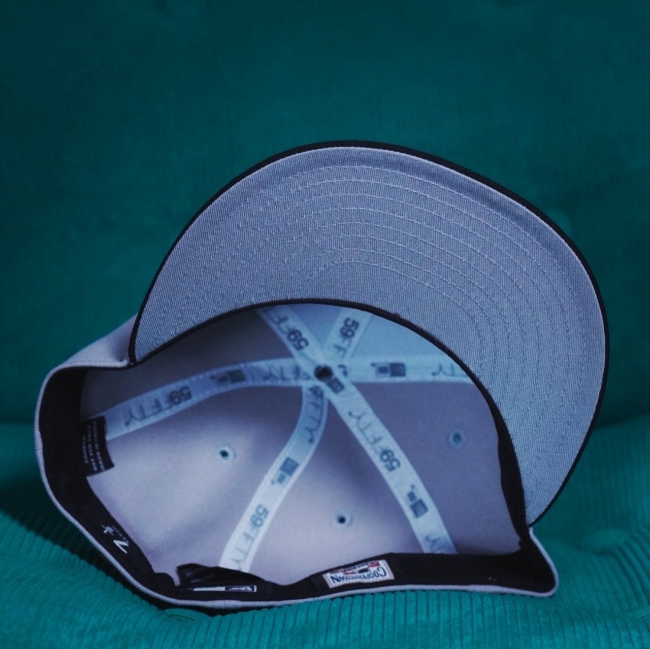 【gifthat別注】NEW ERA 59FIFTY/5950 TORJAYCO GRAY BLACK SEAGLASS