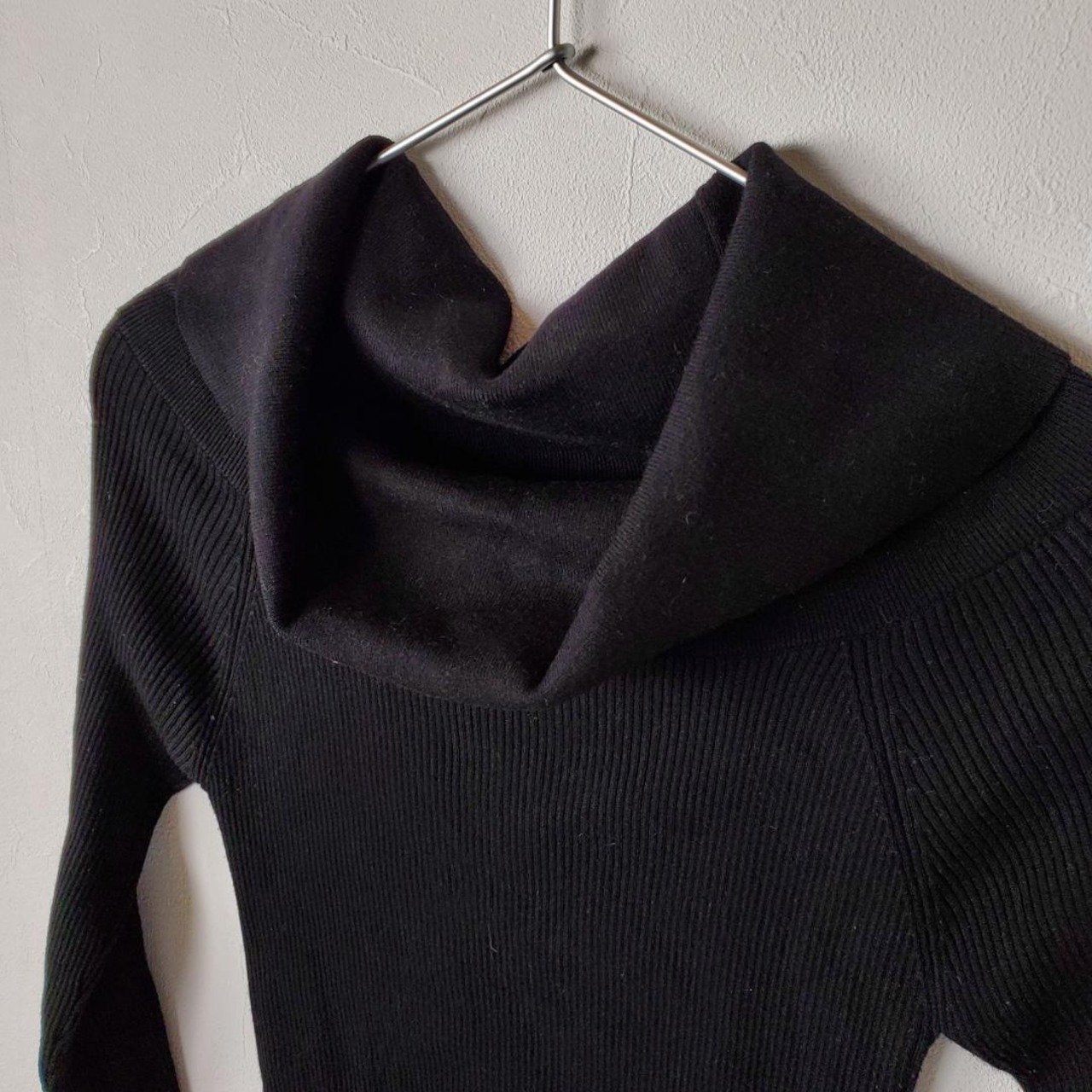 【USED】マーキュリーデュ　黒ニット　オフショルダー　お出かけニット　美品