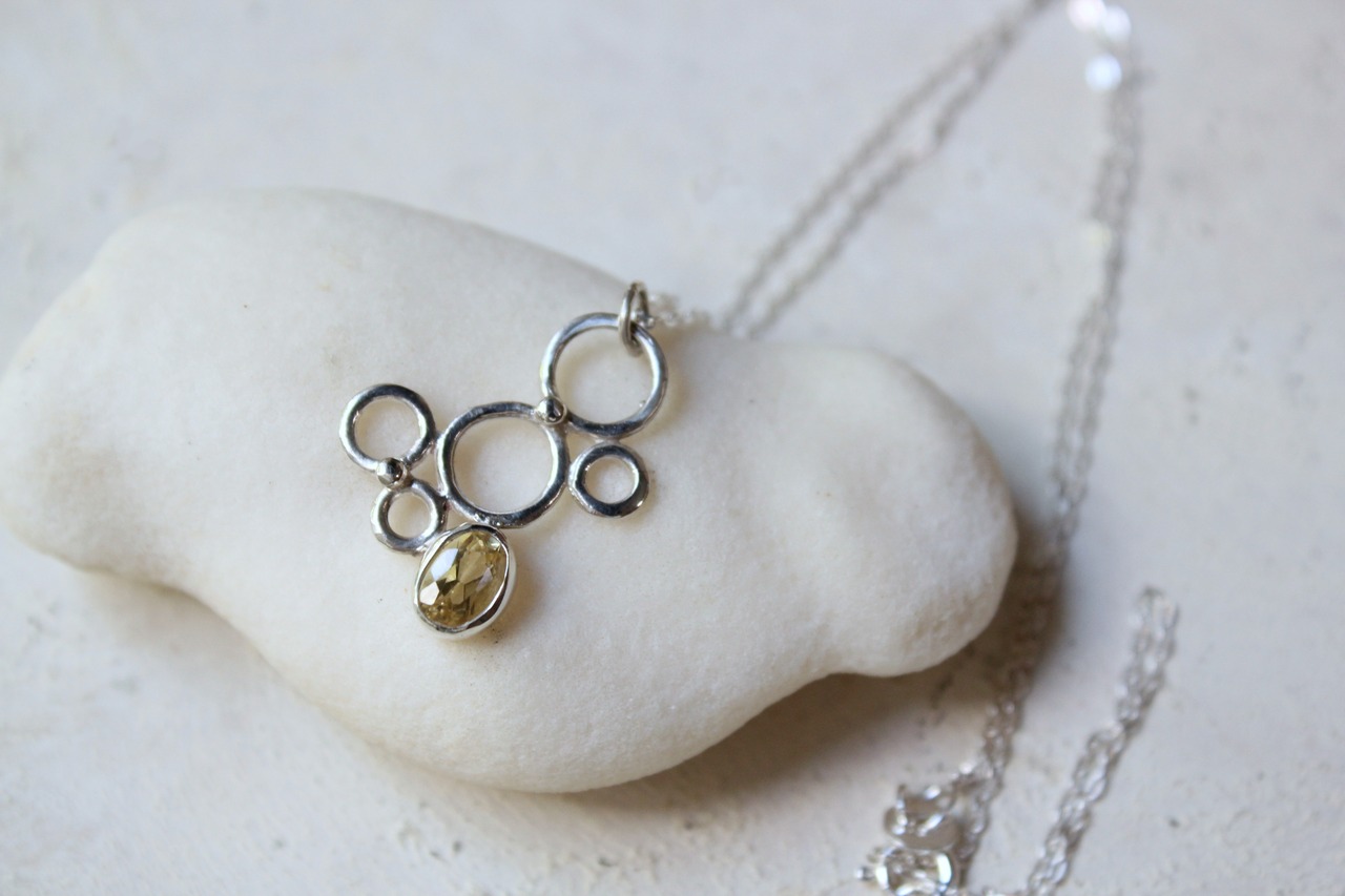 イエローベリルの泡ネックレス