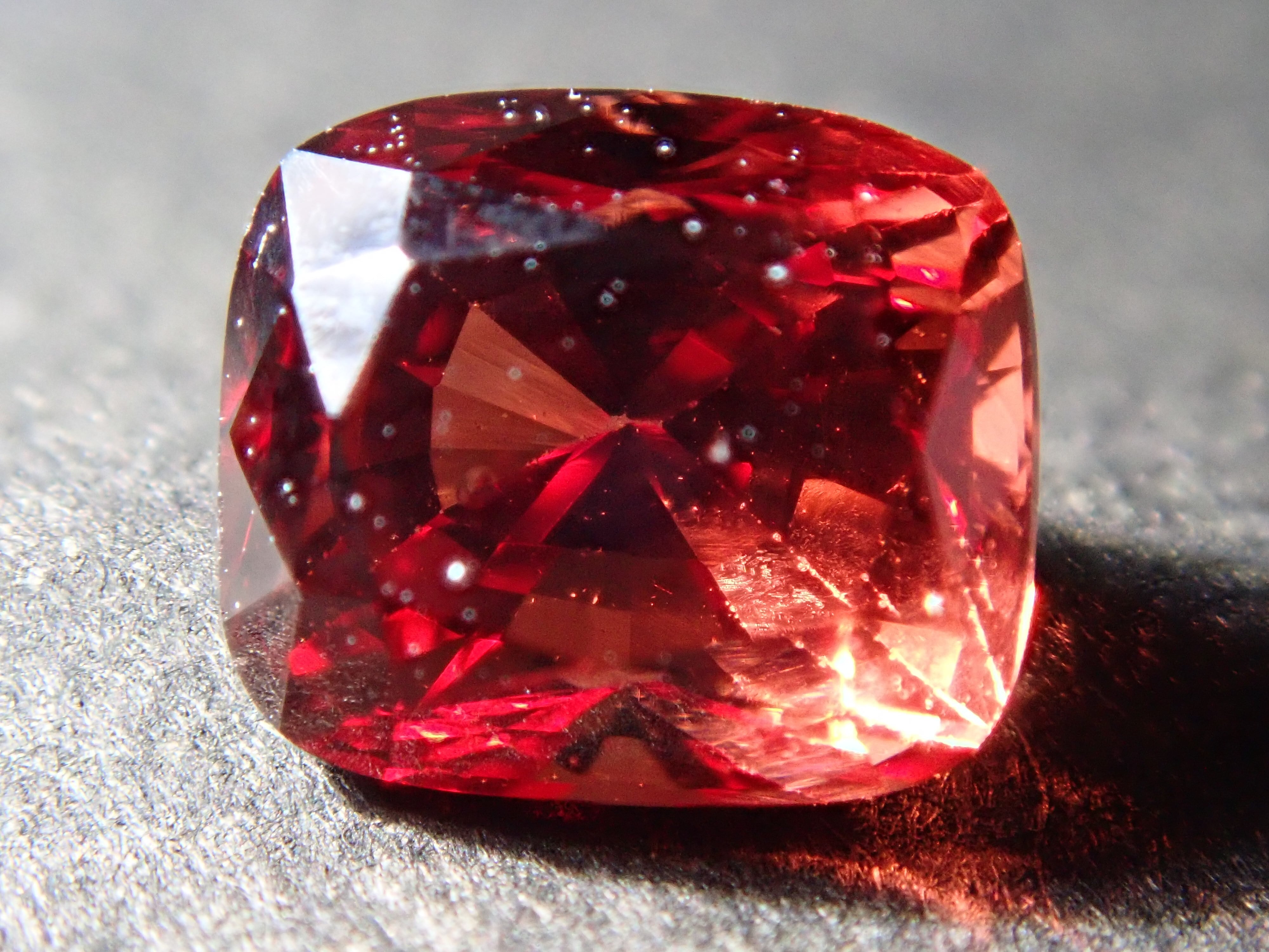 スリランカ産オレンジスピネル 0.939ct