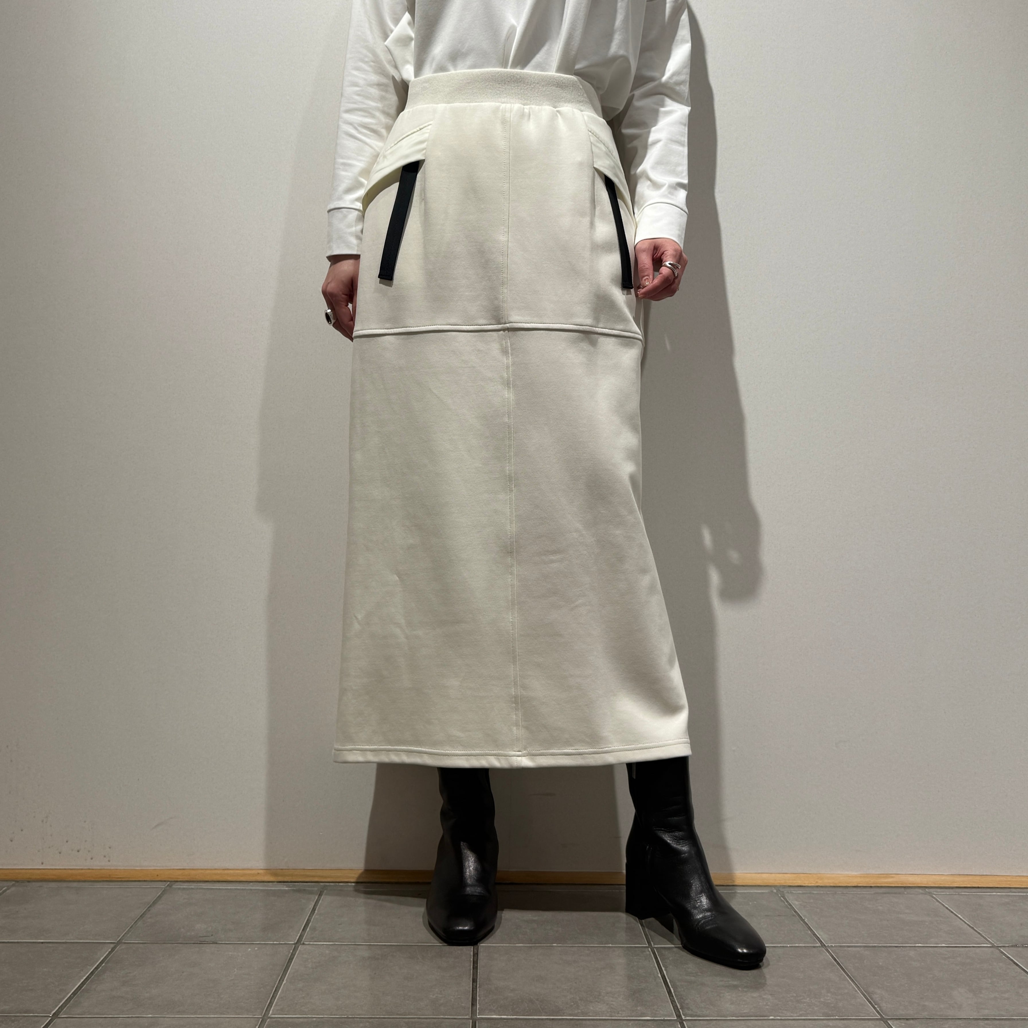 ポンチバックフレアスカート