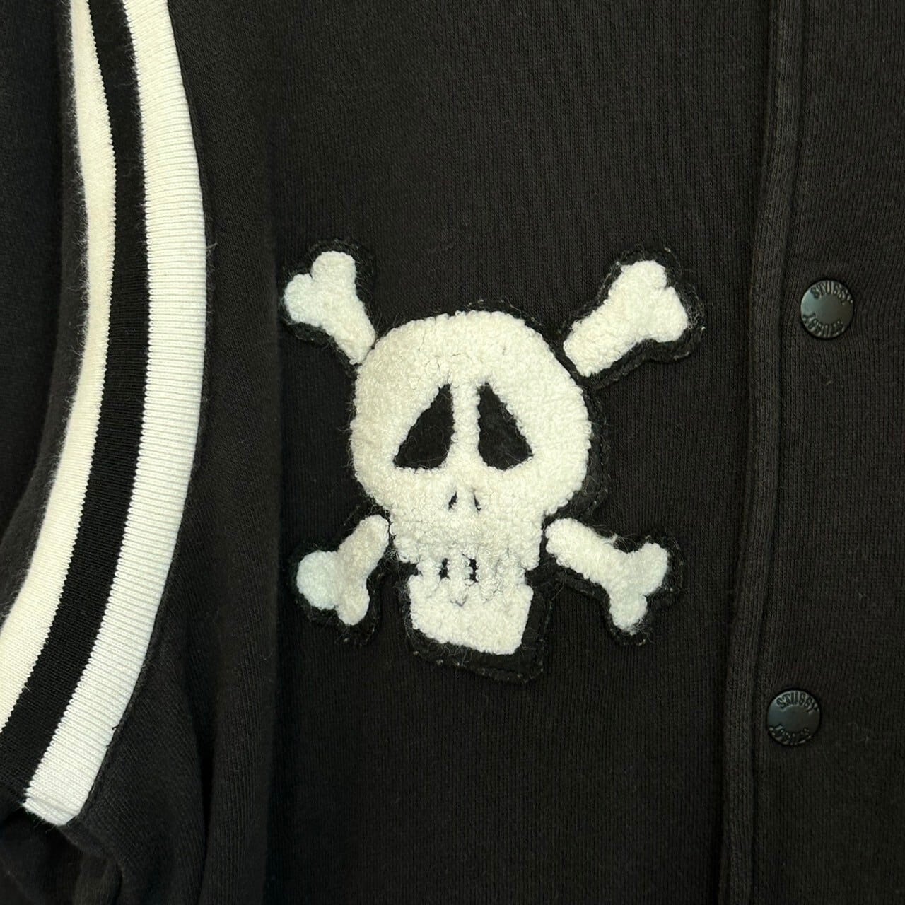 stussy ステューシー スタジャン 刺繍ロゴ バックロゴ ドクロ stussy ステューシー スタジャン 刺繍ロゴ バックロゴ ドクロ