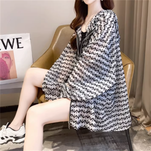 【送料無料】 アウター 羽織り カーディガン 日焼け防止 UV サマーカーディガン ガウン ショート 袖あり 長袖 Vネック フード付き フレア Aライン シースルー 薄手生地 かわいい 大人可愛い 綺麗 シンプル カジュアル 大人 おしゃれ お洒落 大人女子 こなれ感 コンサバ 定番アイテム 体型カバー ガーリー ボーダー柄 しましま 夏 女性 レディース ママ 20代 30代 40代 デート お出かけ 女子会 お茶会 授業参観 休日 アウトドア プール 海 ビーチ リゾート ファッション ファスナー