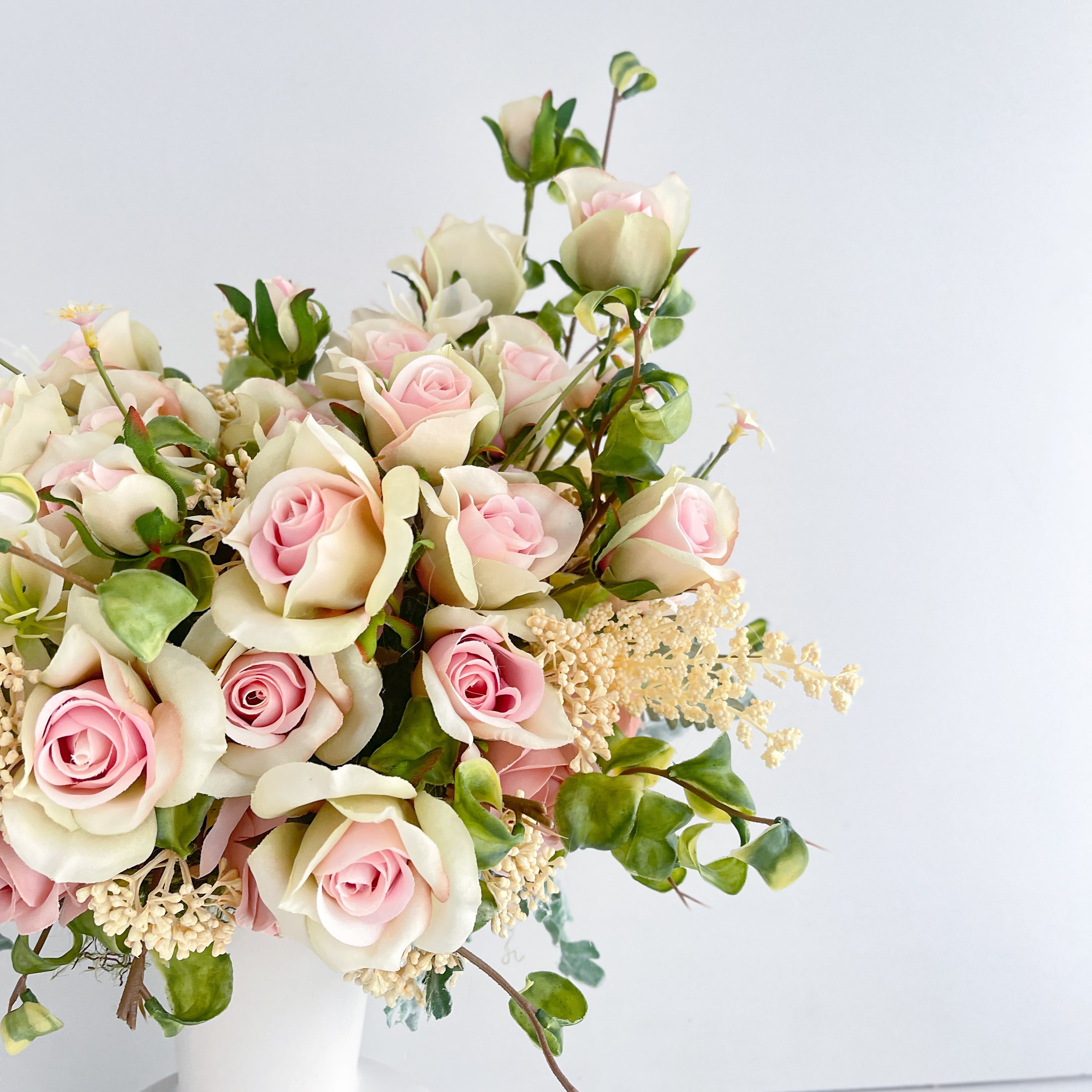 光触媒フラワーアレンジメント｜ローズを贅沢に束ねた くすみカラーの