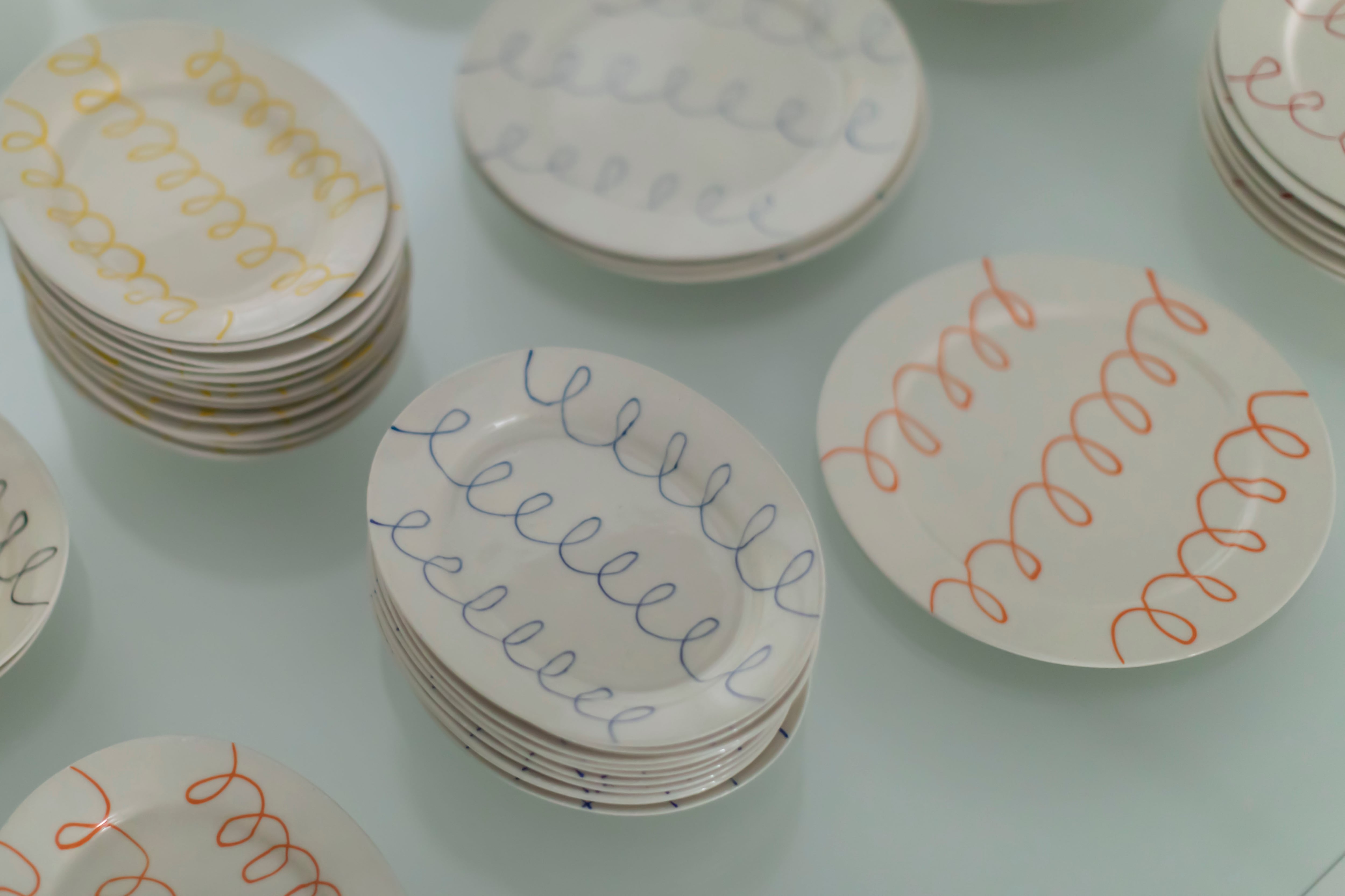 中囿義光　なかそのよしみつさん　プレート　赤　くるくる 06> オーバル：くるくる (Red) / 中囿義光 | Community Store TO SEE