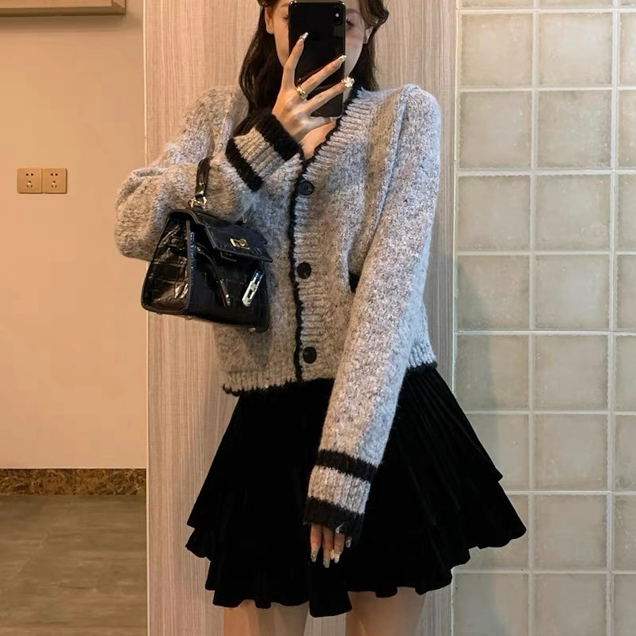 V-Neck Contrast Trim Floral Knit Cardigan