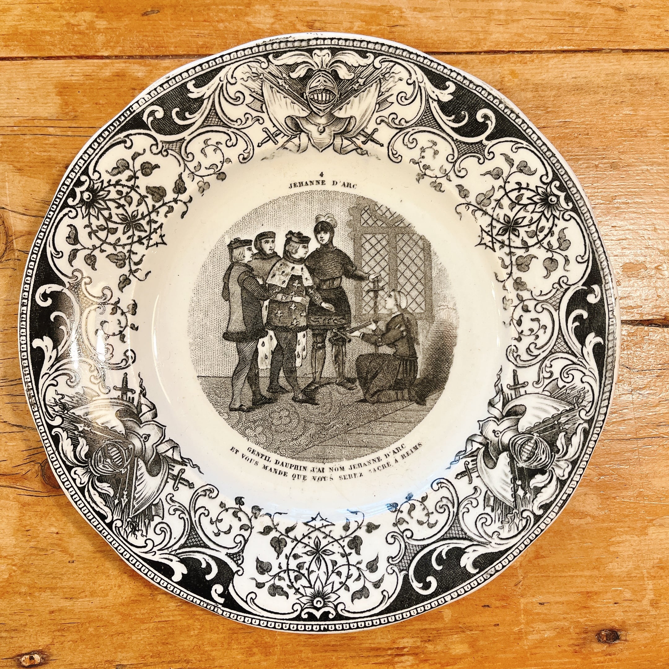 D サルグミンヌ 逃げるワンコとマダムのデザートプレート | gc.brocante