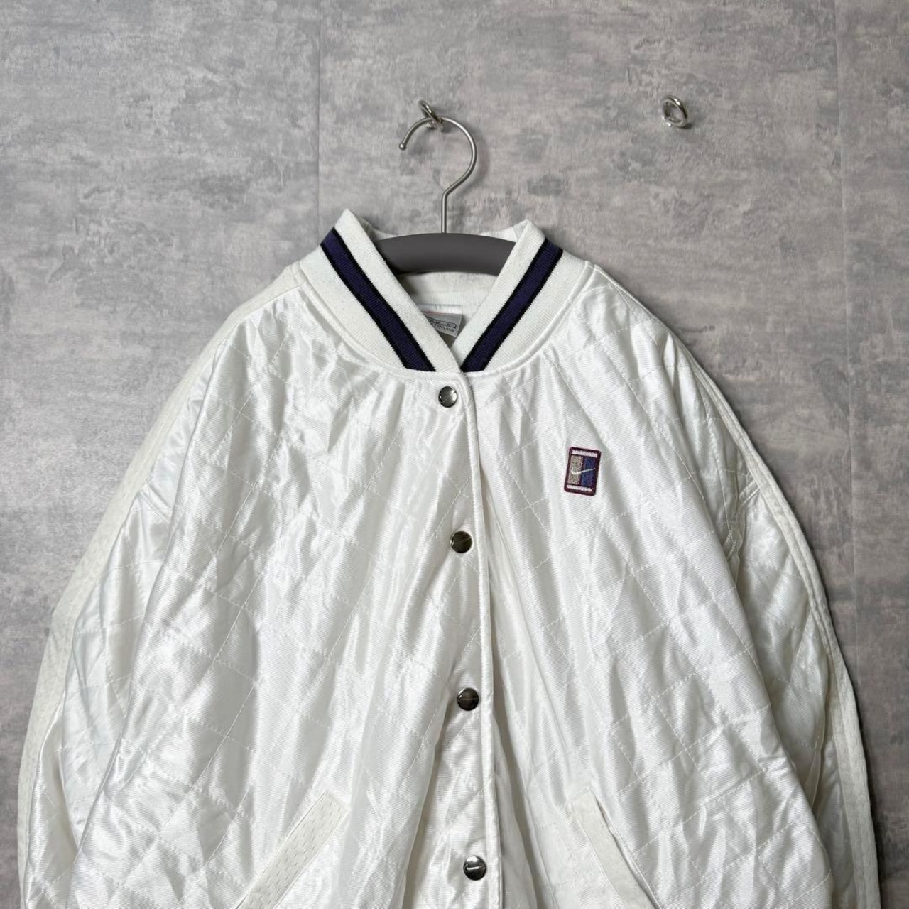 【至高のデザイン】ナイキ スタジャン 90s 白タグ 刺繍 ゆるだぼ 希少 洗練