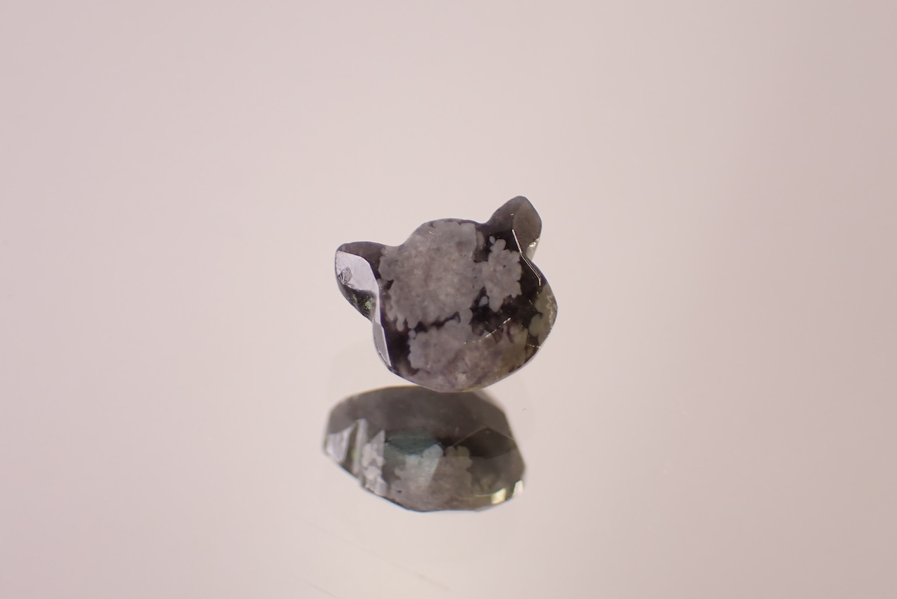 スノーフレークオブシディアン(猫カット)　1.44ct　[D11‐535]