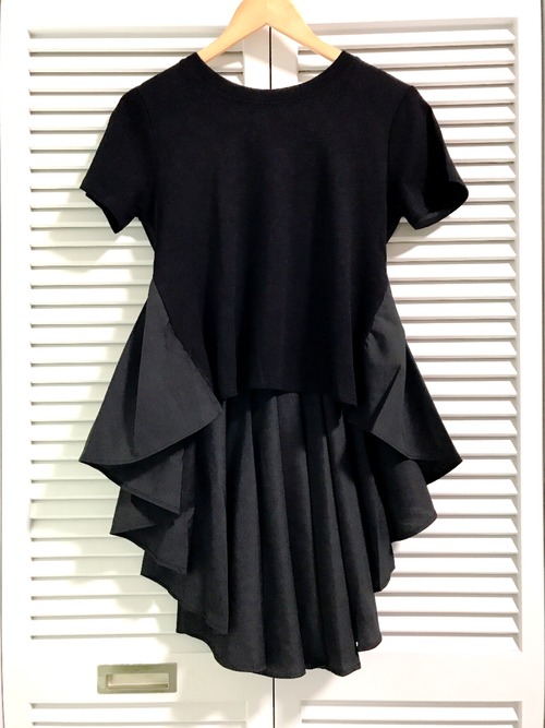 バックプリーツのフィッシュテールトップス ブラック