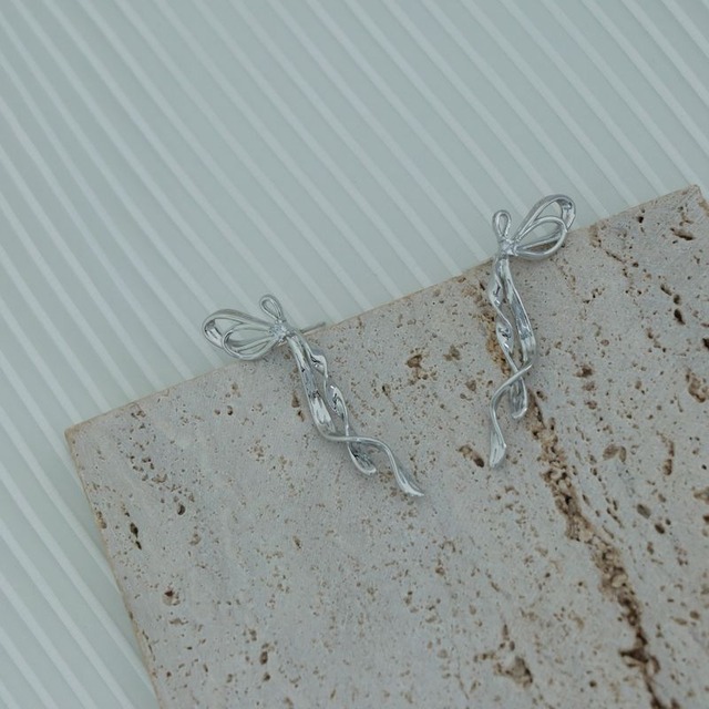 ツインリボンモチーフピアス　200996