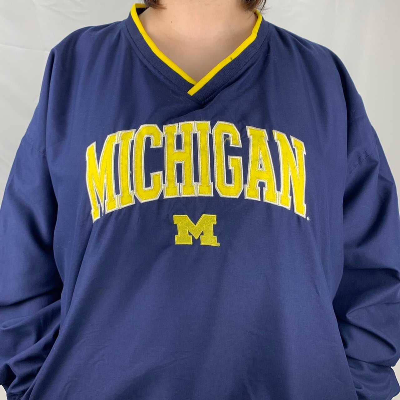 Michigan ミシガン大学　カレッジ　ナイロンプルオーバー　刺繍ロゴ