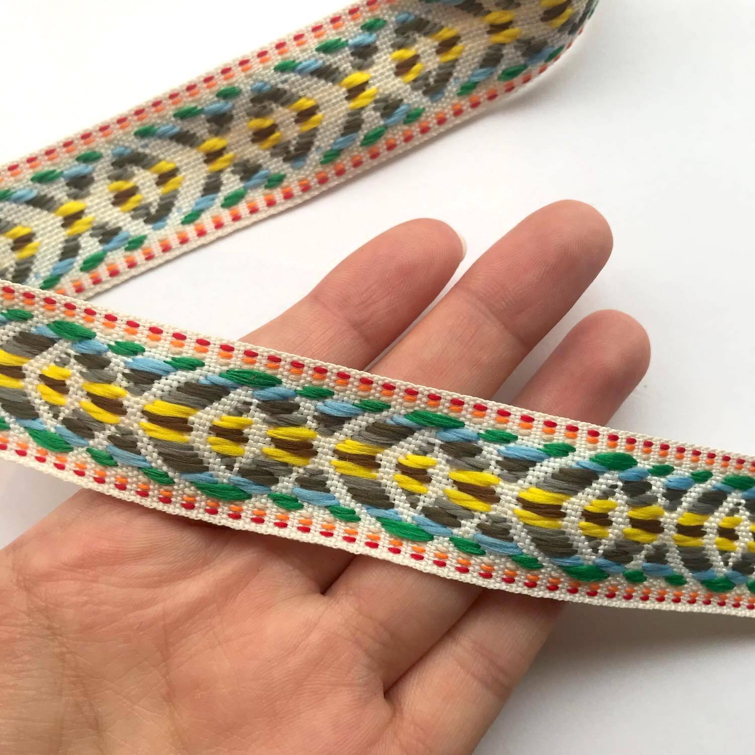 幾何学模様の白いリボン(1mカット)