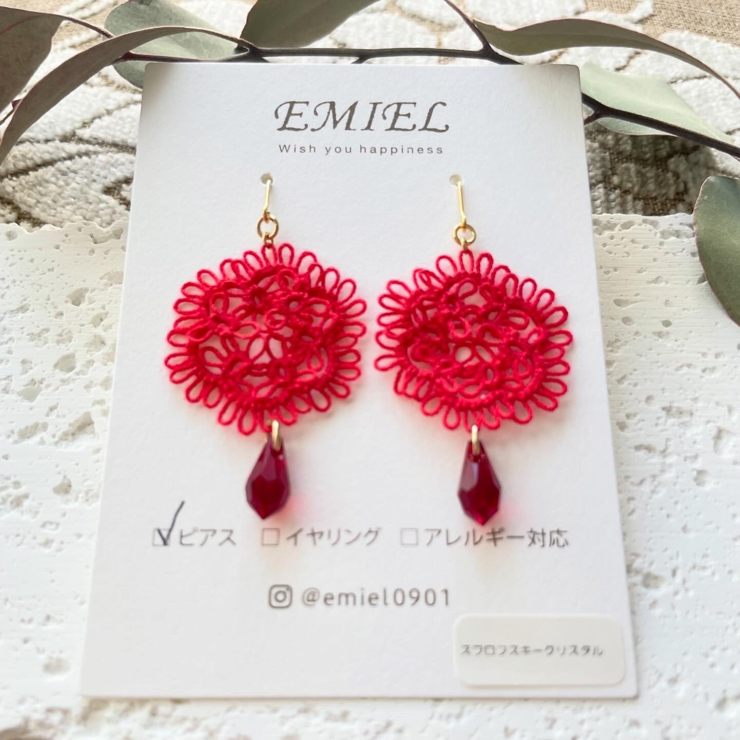 お花モチーフ＊赤色レース×シャムのピアス・イヤリング | EMIEL 〜luire〜