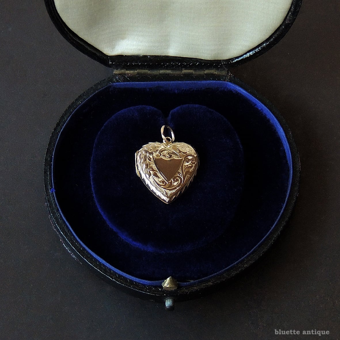 英国アンティークジュエリー 9ctゴールド ハートロケット【忘れな草