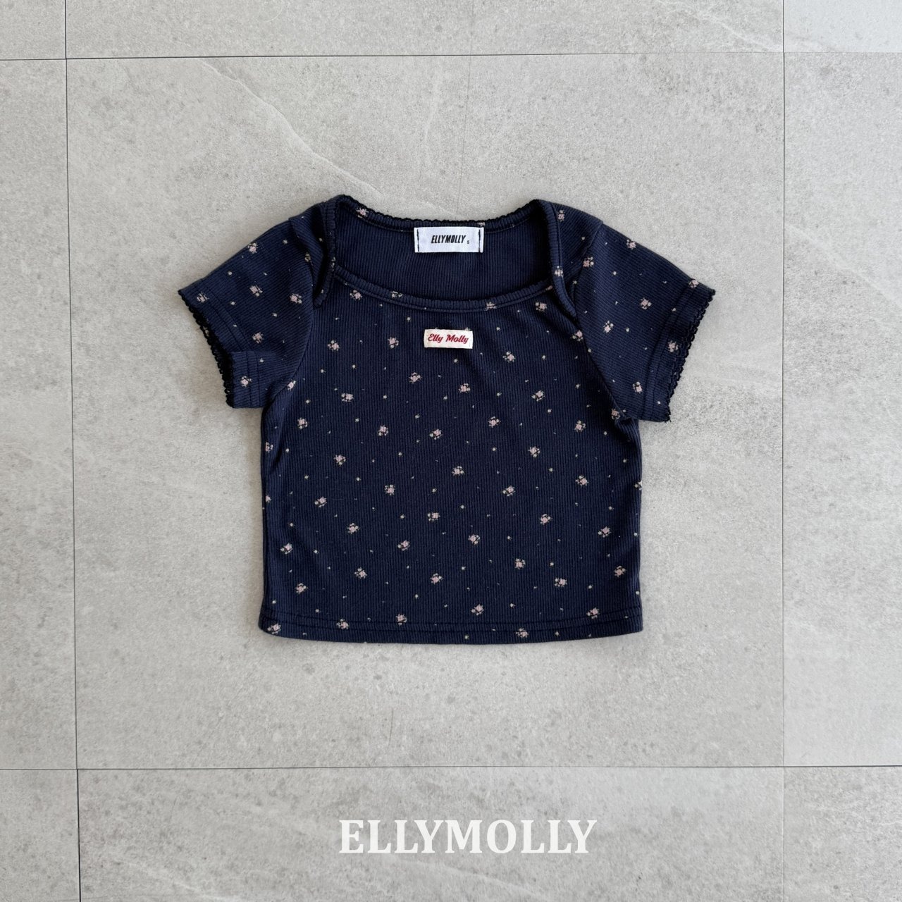 [ELLYMOLLY] Muse Frame Pinco Tee +fee2 / [엘리몰리] 뮤즈프레임핀코티