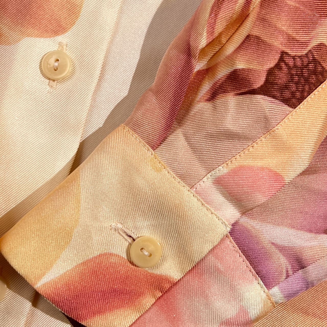 シルク100% イタリア製 Salvatore Ferragamo サルヴァトーレ フェラガモ 花柄 フラワー 長袖 シャツ ブラウス シャツ サイズ 40 /オレンジ系 レディース