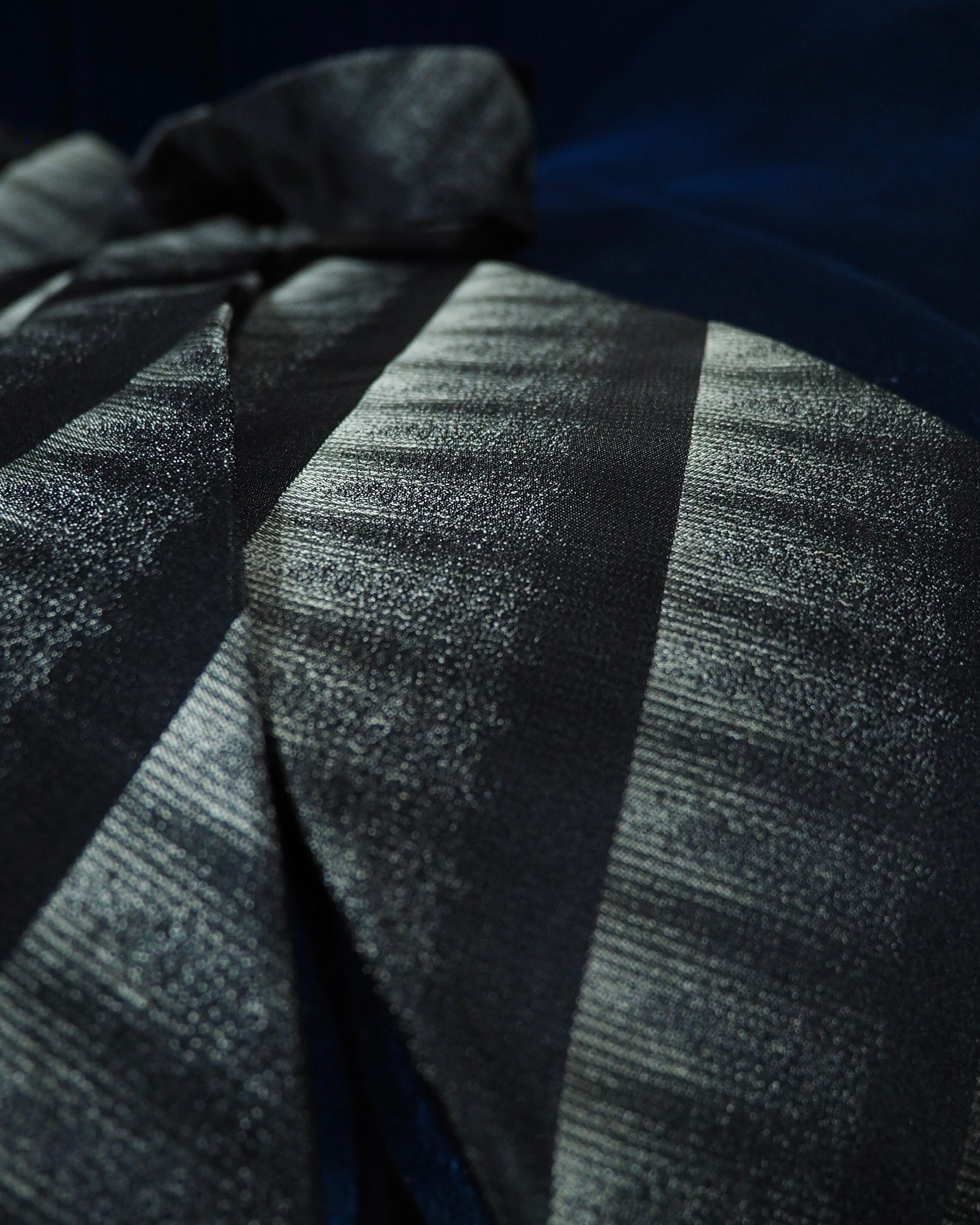 " YVES SAINT LAURENT " Black Mode Stripe pattern Vintage Silk Tie ( Made in France )