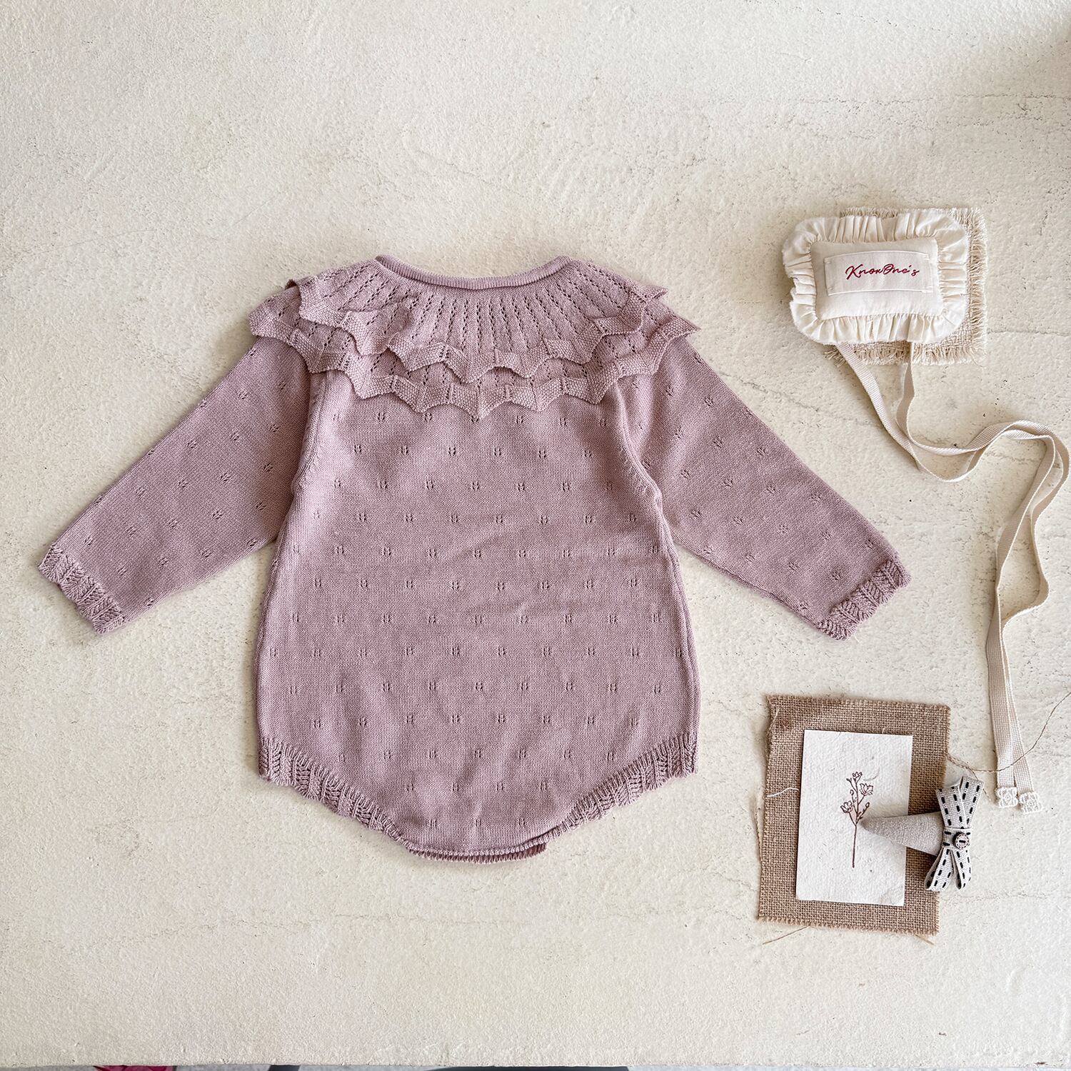 透かし編みニットロンパース