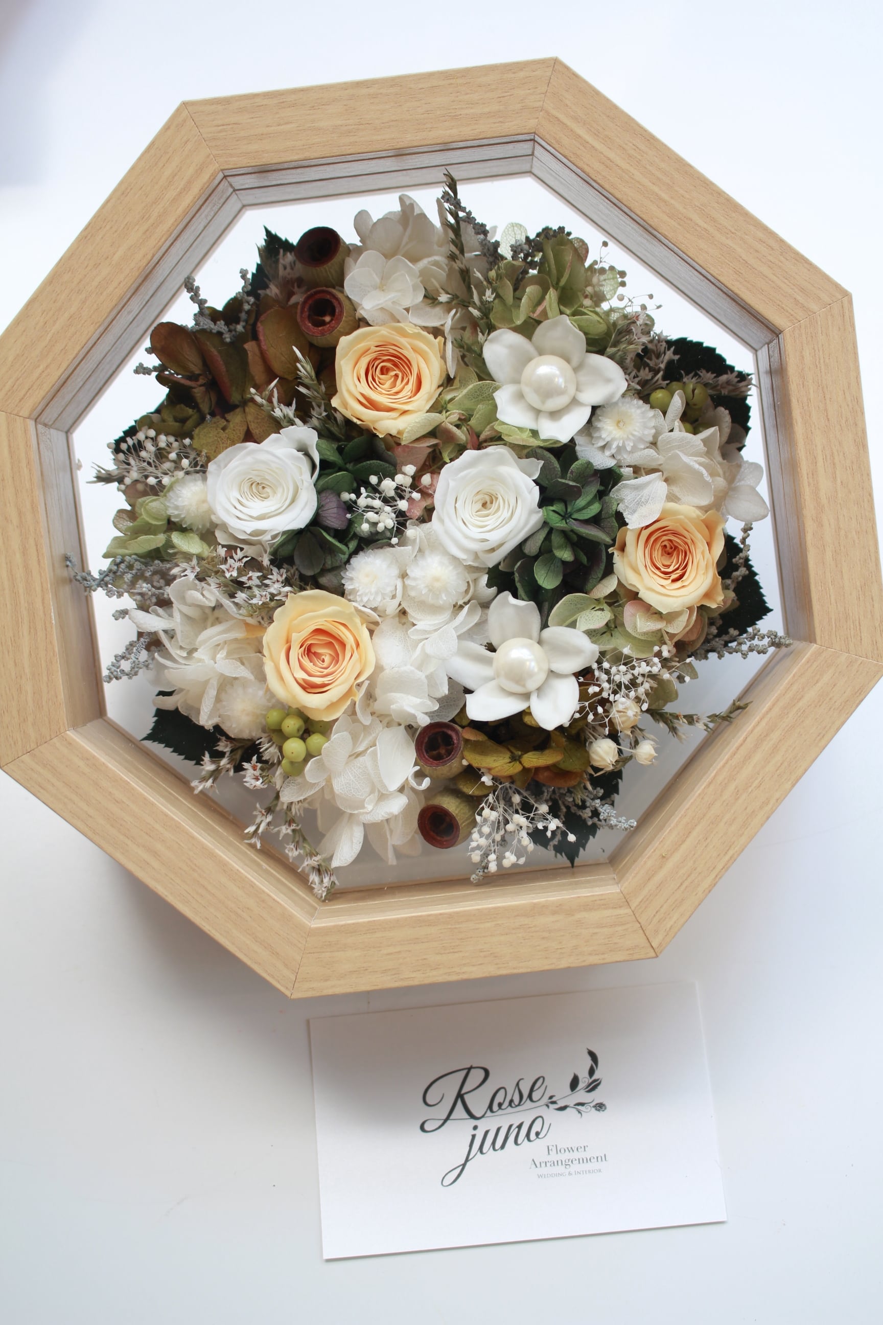 八角形/ナチュラルフレームアレンジメントM | 福岡のプリザーブド