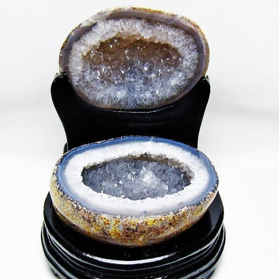 1.9Kg トレジャーメノウ アゲート 台座付属 原石 置物 一点物 175-1412