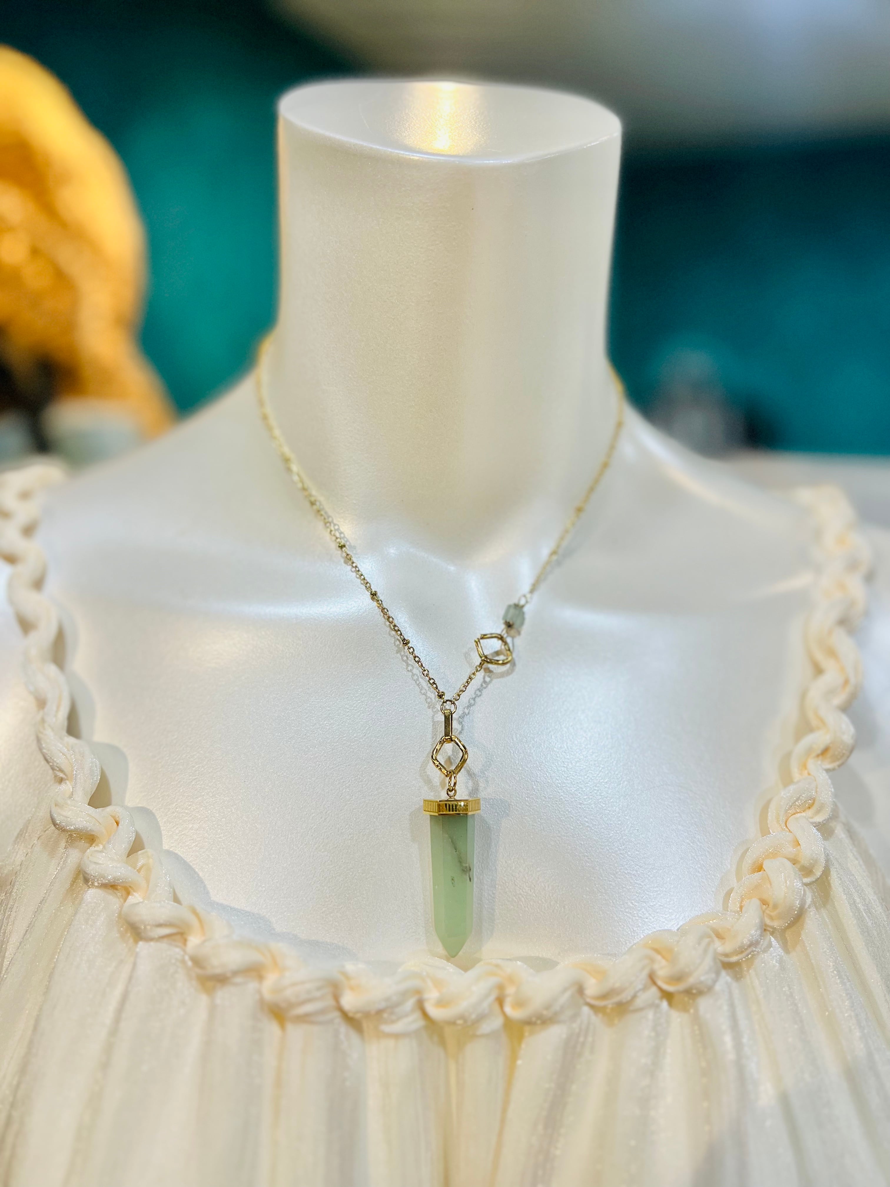 【フランス】天然石トップネックレス(ウグイス色)