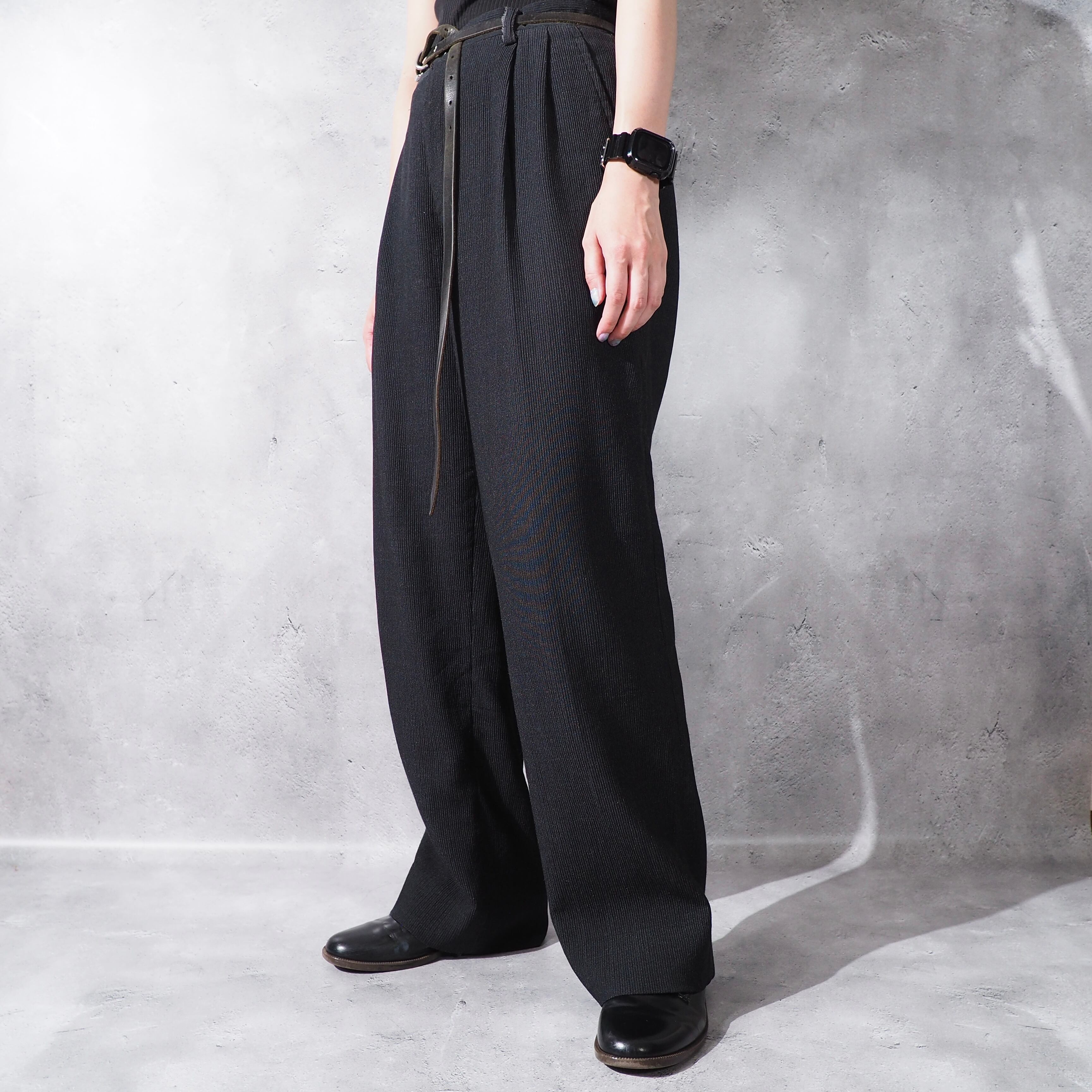 ” ISSEY MIYAKE MEN ” pleats line design two tuck dark gray slacks pants