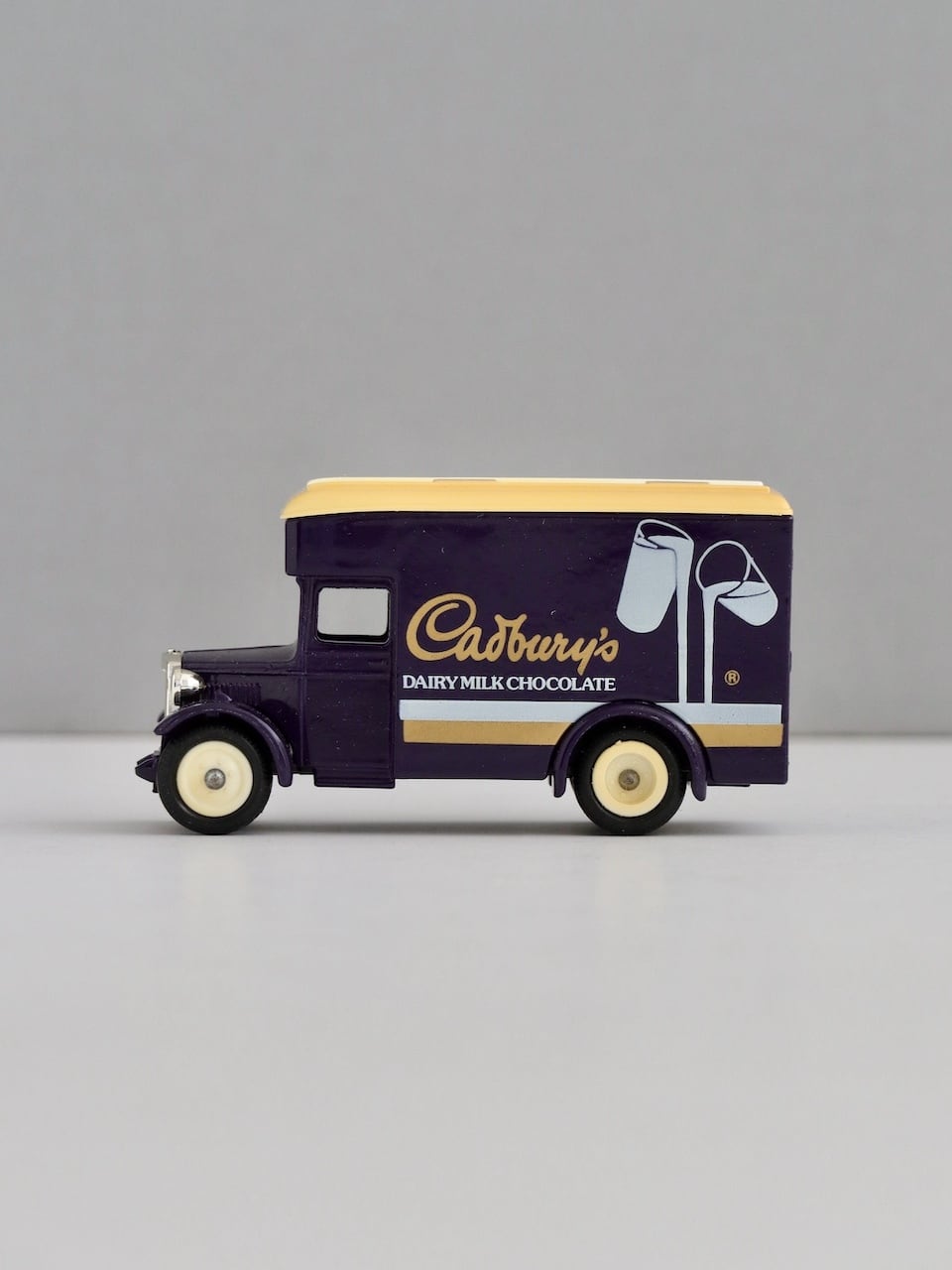 ヴィンテージミニカー「Cadbury's Dairy Milk Chocolate」|Vintage Miniature Car "Cadbury's Dairy Milk Chocolate"