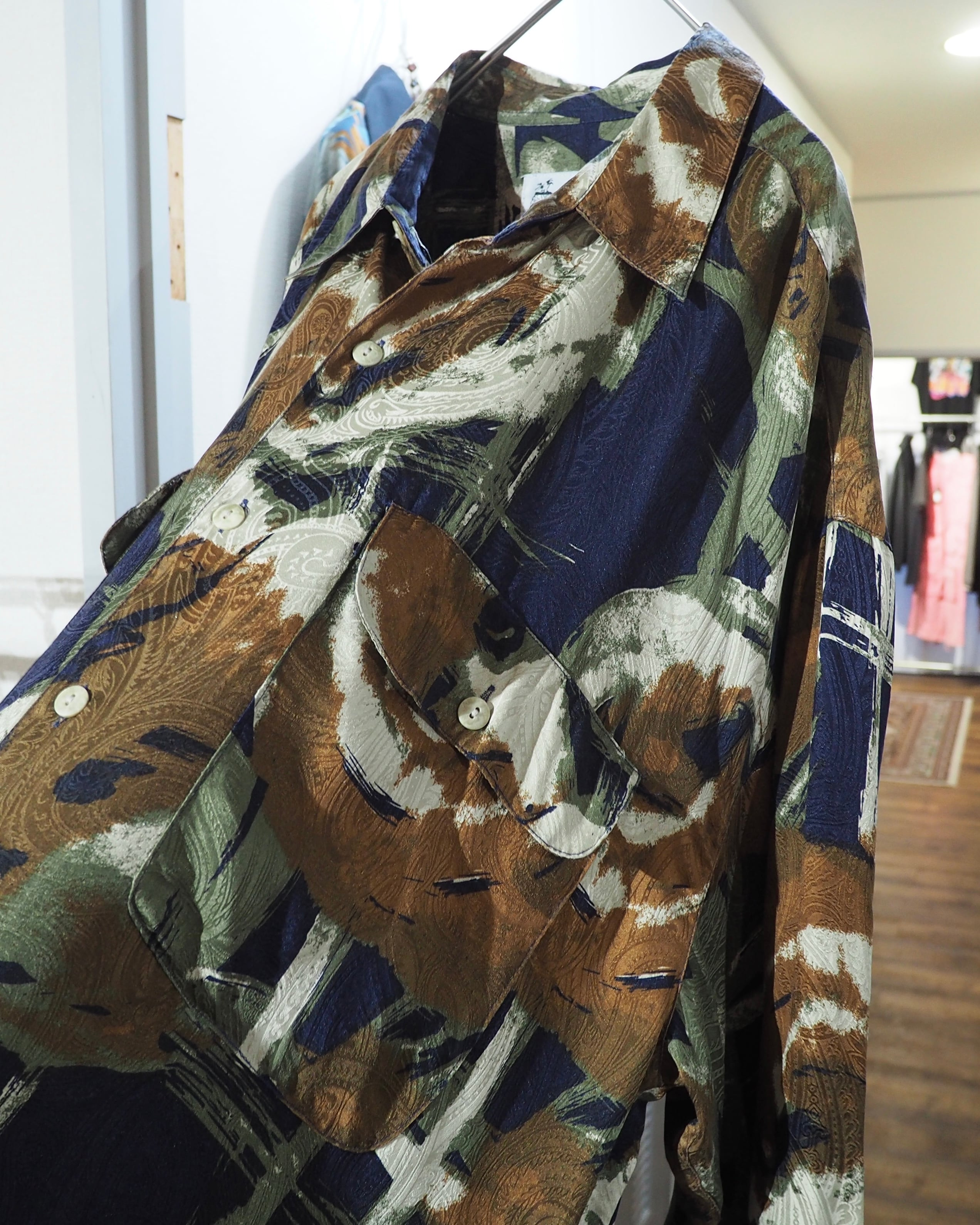 1990s ” GOOUCH ” Beautiful Abstract painting × Paisley all Over vintage loose Silk shirt