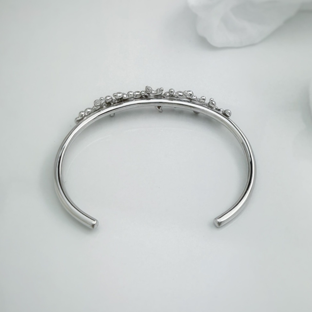 Moment / Dot Bangle