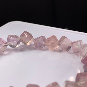 no2 可愛い色合い꙳★*ﾟフローライトキューブブレスレット