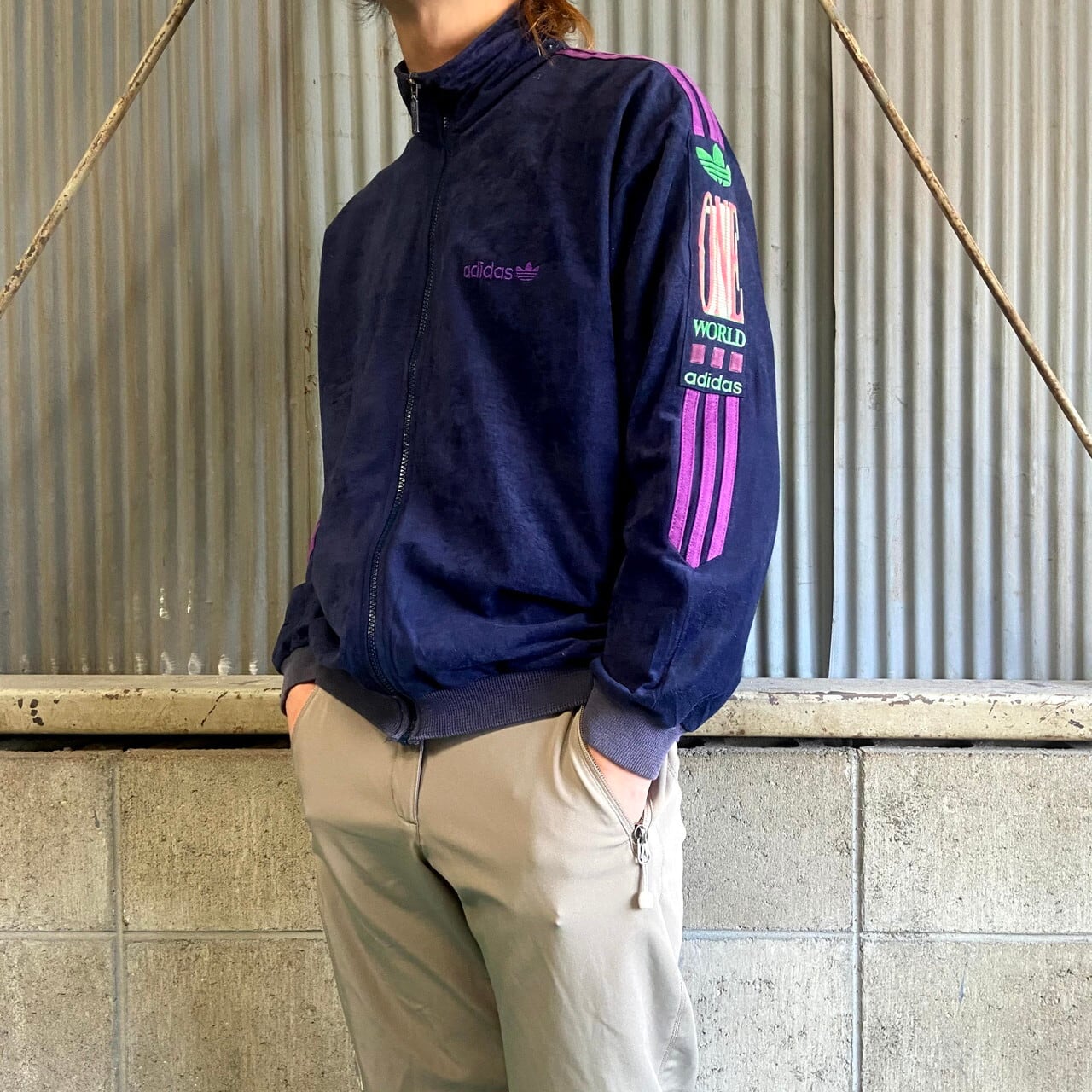 80〜90年代 フランス製 adidas アディダス ベロアジャージ ONE WORLD メンズM相当 古着 トラックジャケット 80s 90s  ヴィンテージ ビンテージ ネイビー×パープル 紺色 紫色 袖ライン【ジャージ・トラックジャケット】【ALL15】 | cave ...