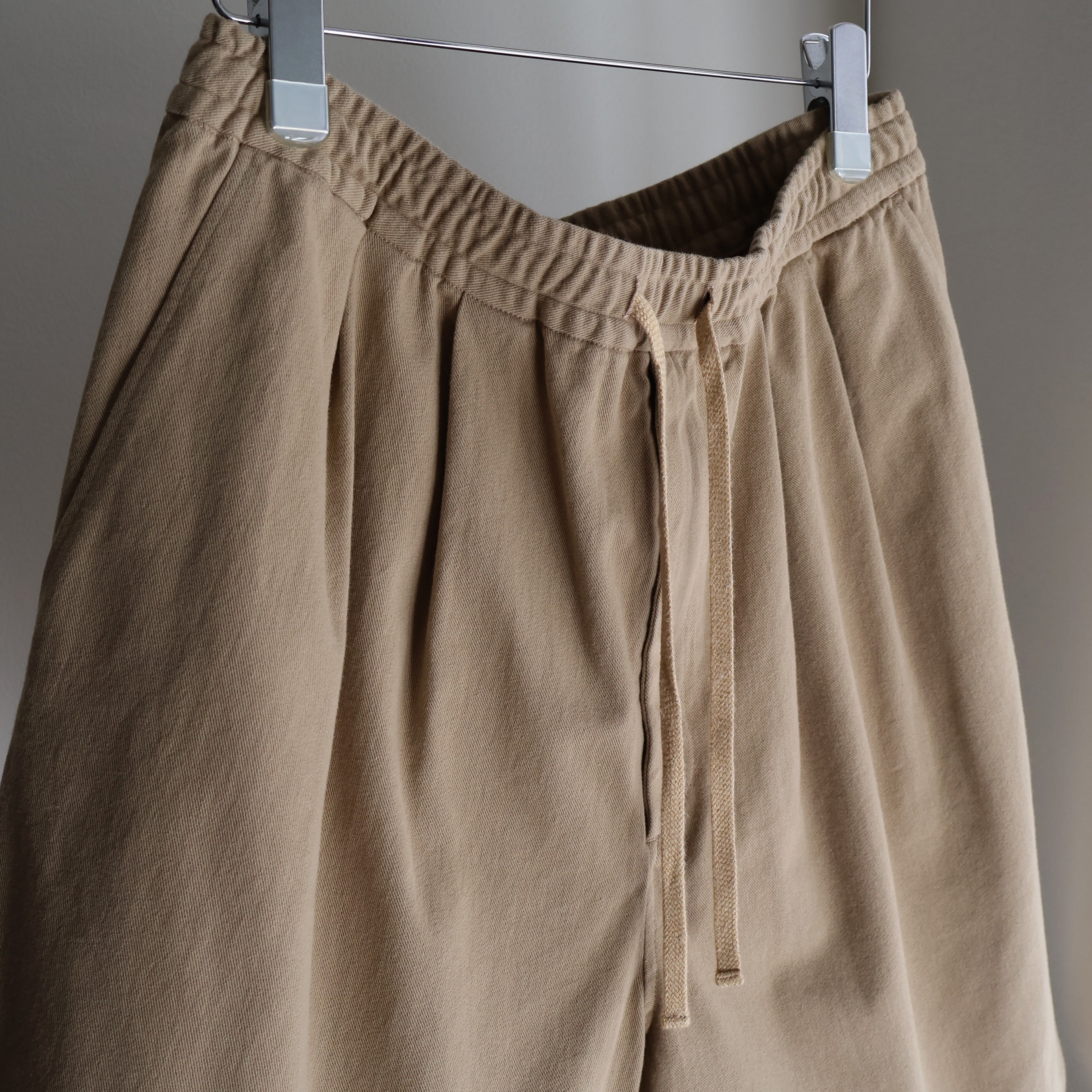 awasa “ hard twist cotton twill wide easy shorts ( Khaki )” | H.inch