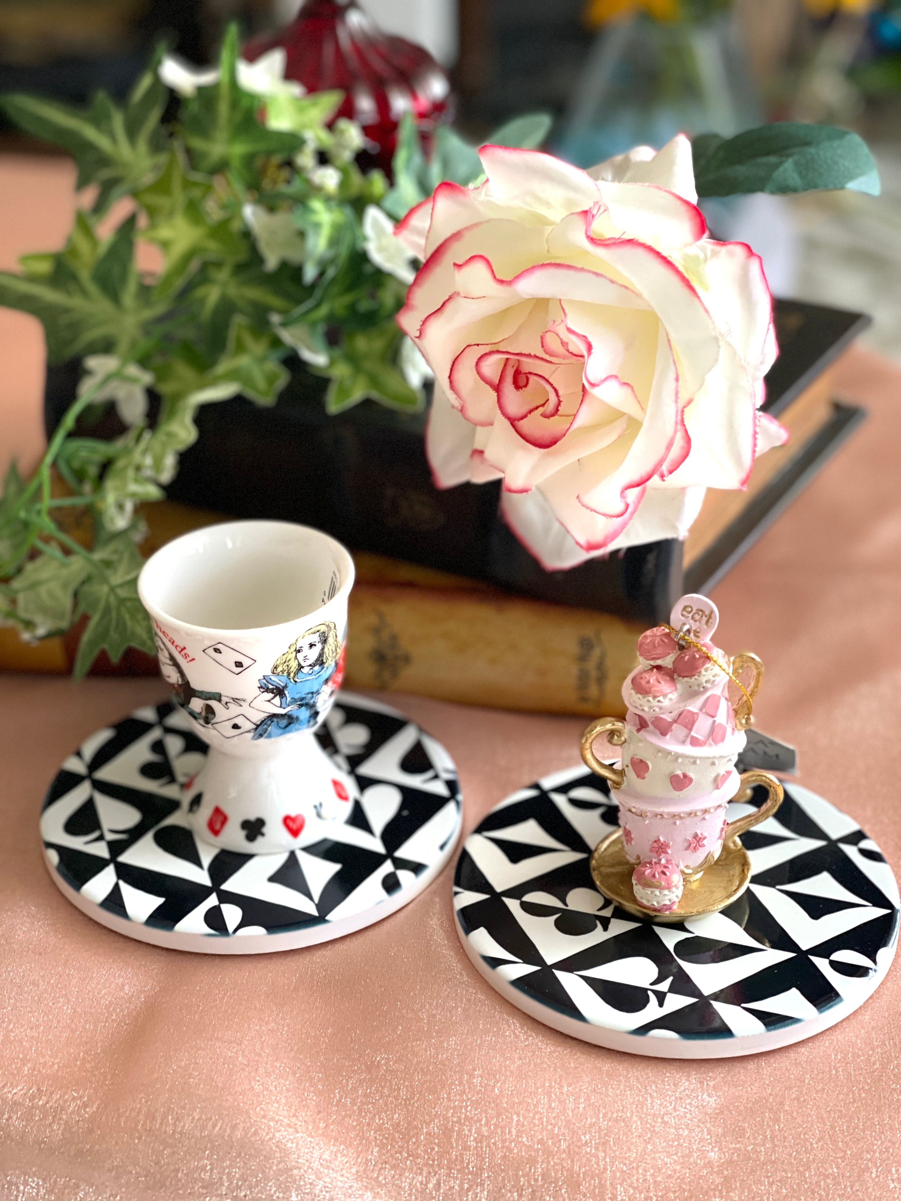 ◇アリス◇コースター◇陶器◇黒と白 トランプ絵柄◇不思議の国の