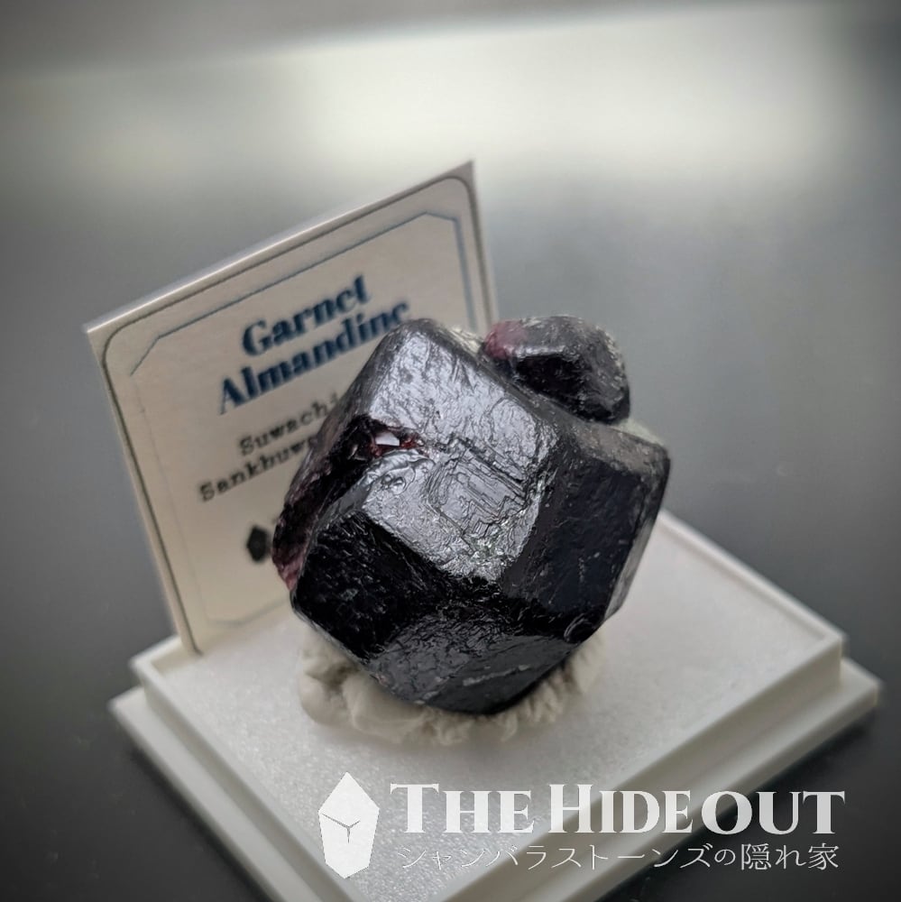 ヒマラヤ産鉱物原石標本008 サンクワサバ地区産アルマンディンガー