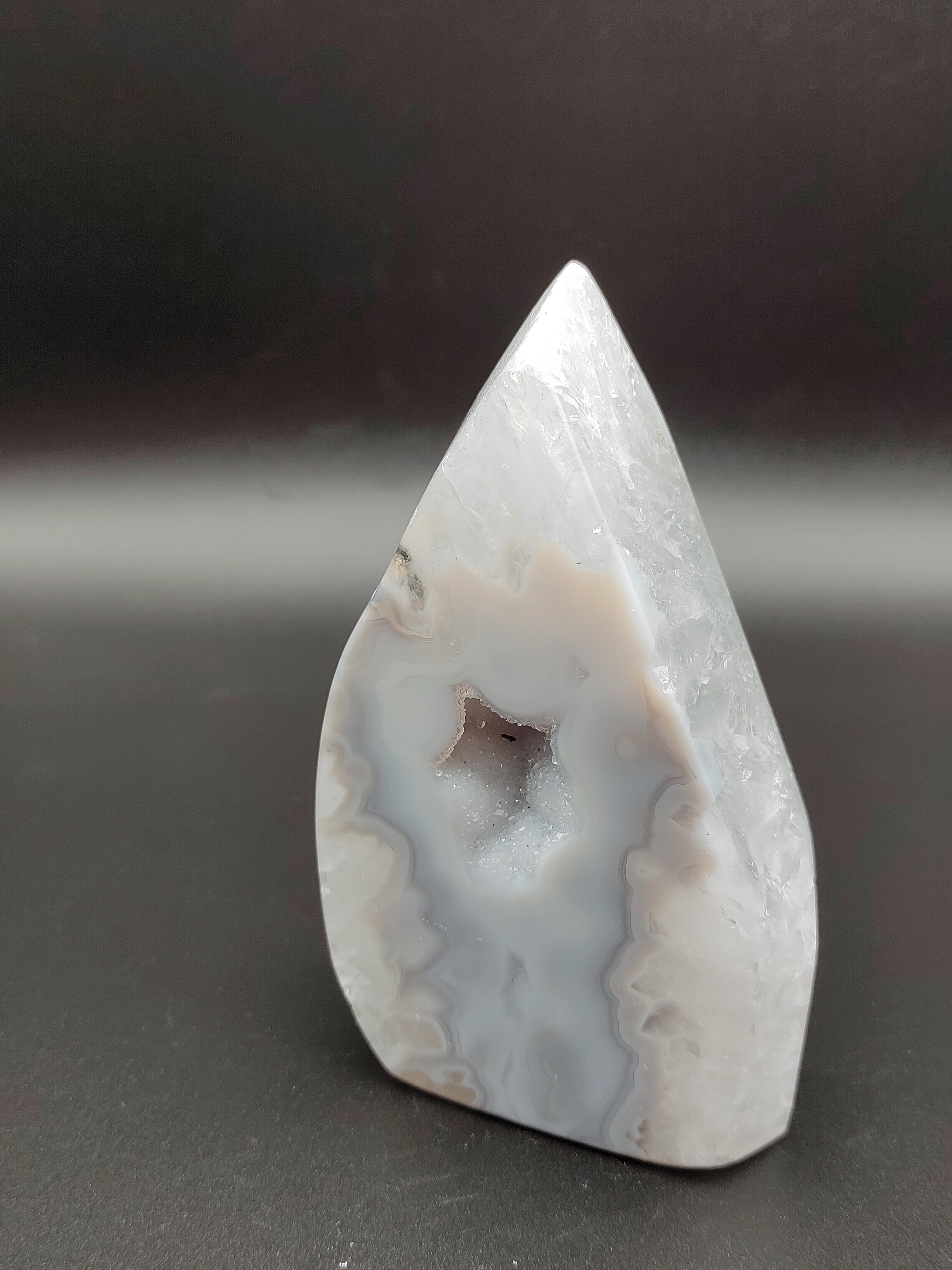 ★ メノウ 4kg越え 置物 原石 アゲート 瑪瑙 agate  財宝メノウ 開運 風水 龍穴 楽天市場】トレジャーメノウ 置物 原石 アゲート 瑪瑙 メノウ agate